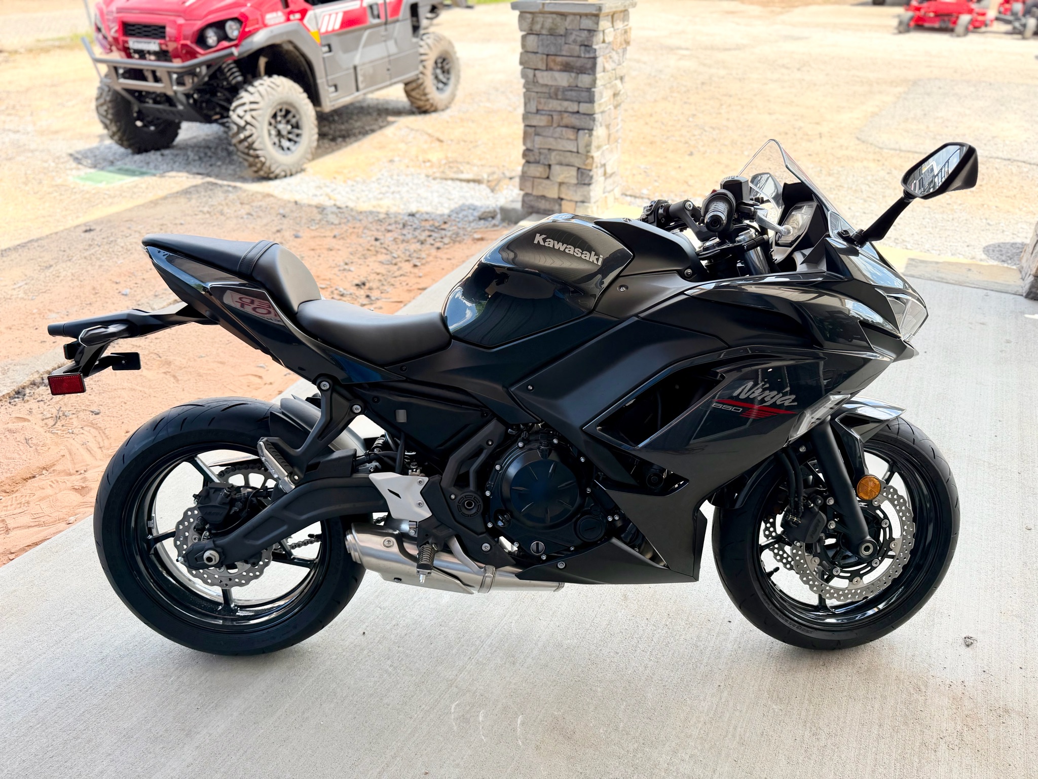 New 2026 Kawasaki Ninja® 650, Meridian MS | Specs, Price, Photos
