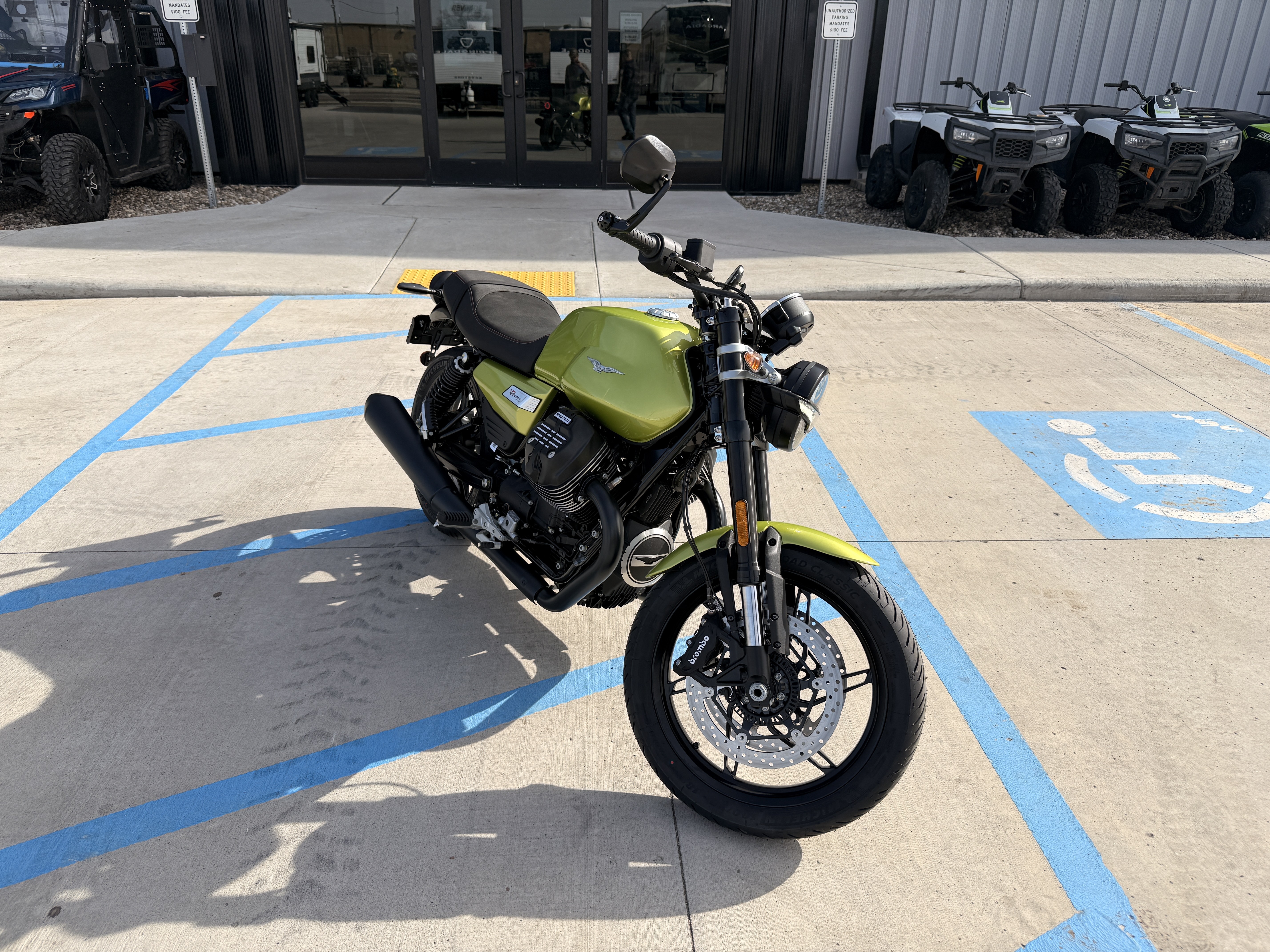 2026 Moto Guzzi V7 Sport 1
