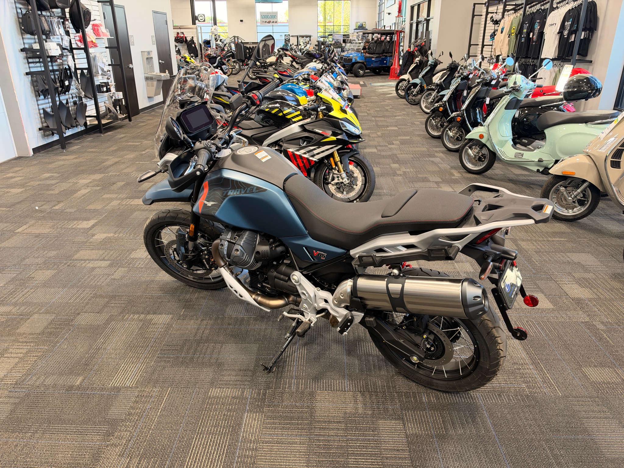 2027 Moto Guzzi V85 TT Travel 3