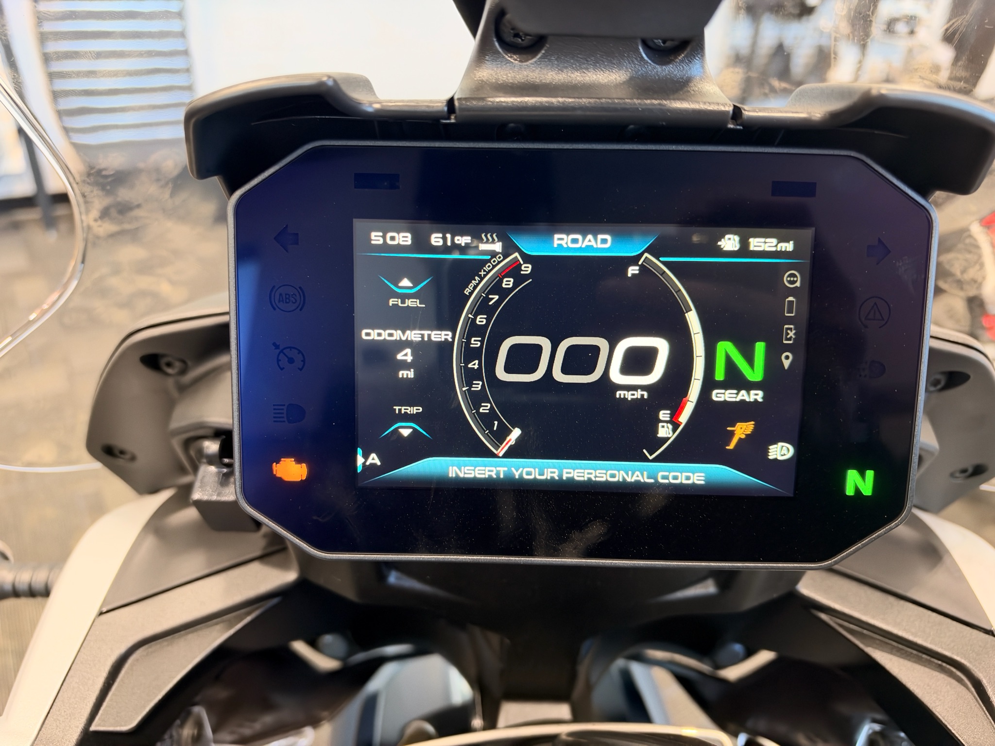2027 Moto Guzzi V85 TT Travel 6