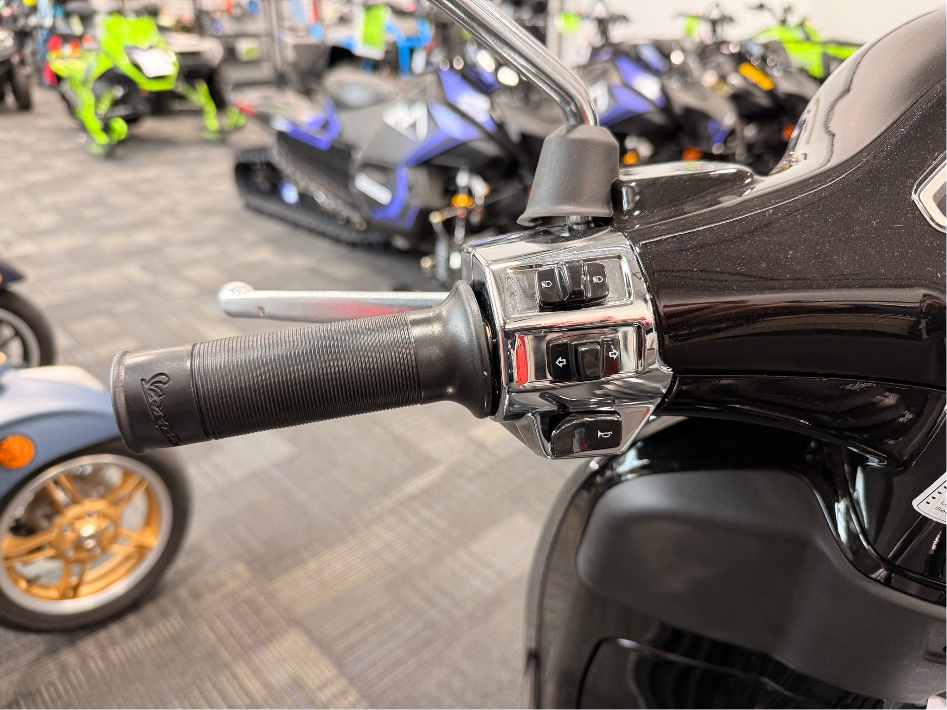 2025 Vespa Primavera 150 4