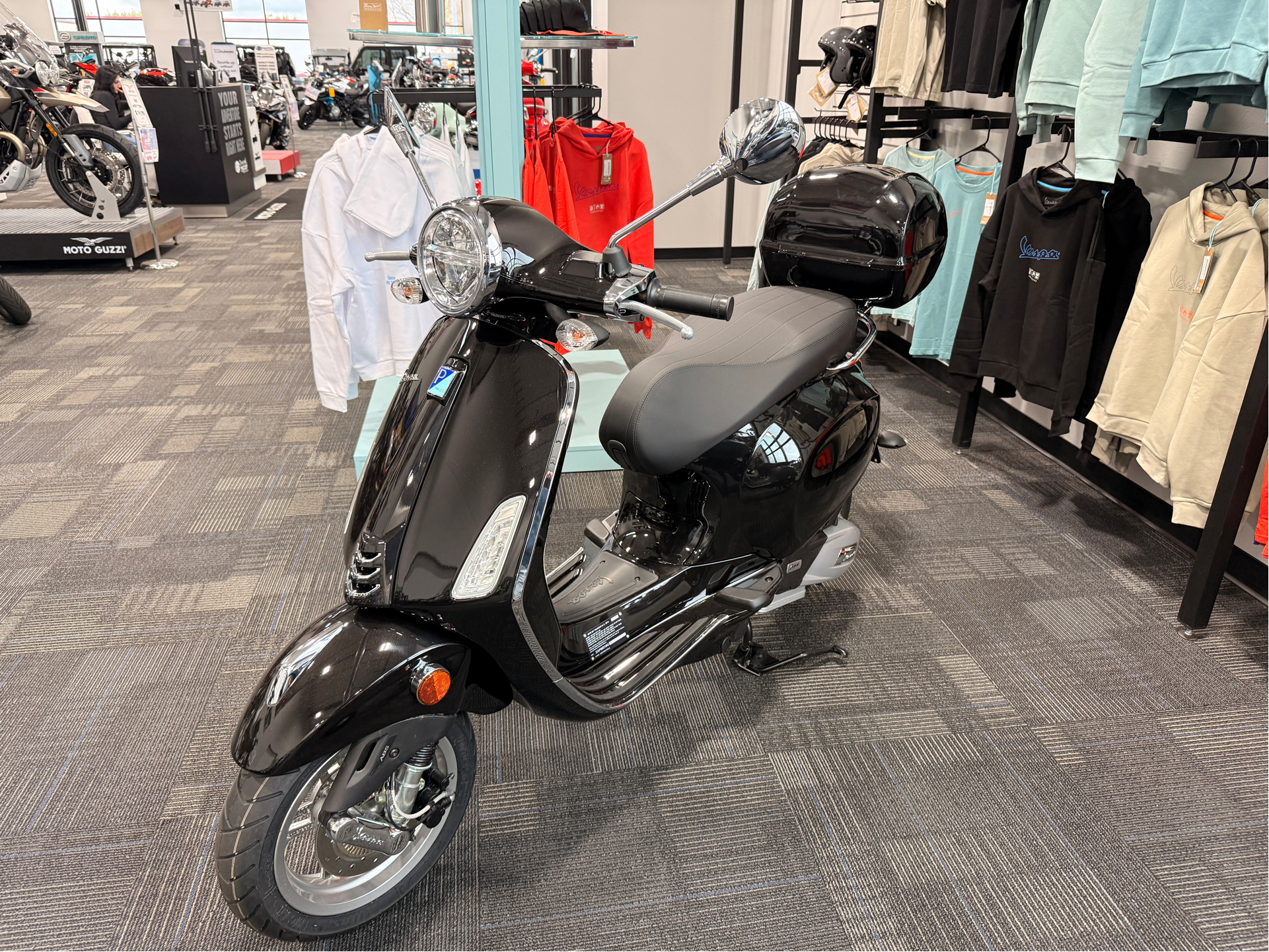 2025 Vespa Primavera 150 5