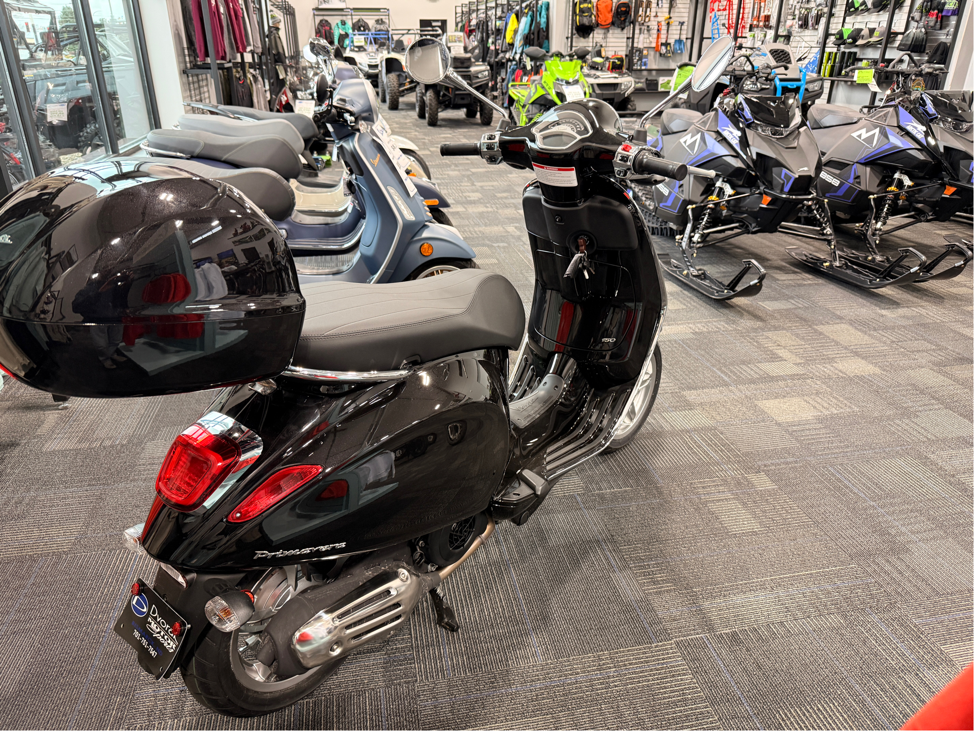 2025 Vespa Primavera 150 7