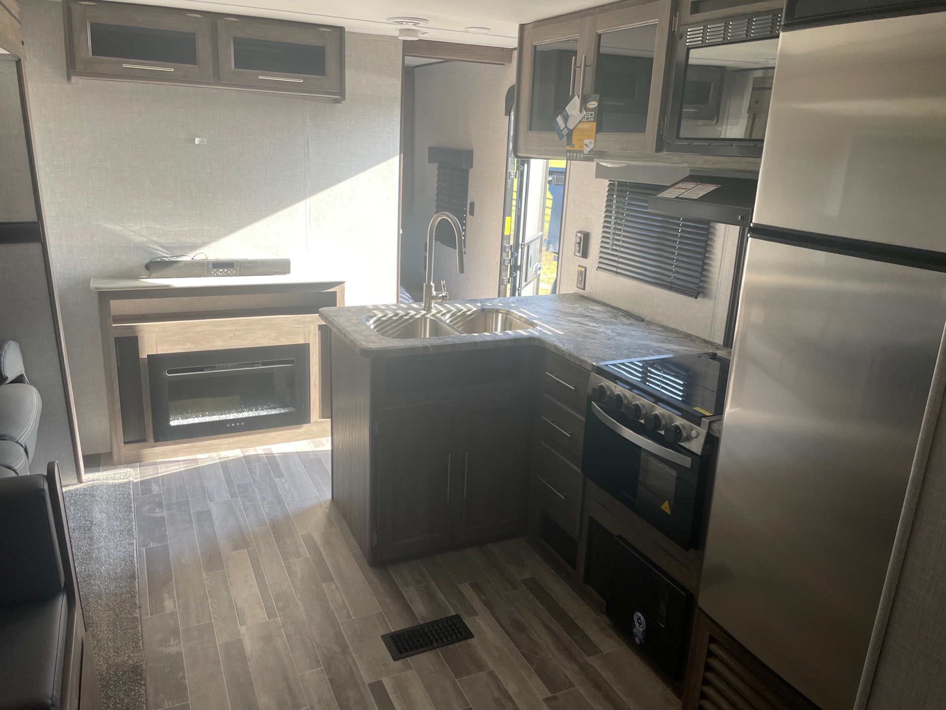 キッチン家電 camper_k5 New 2025 KZ Connect Mini CM191BHK Travel Trailer at