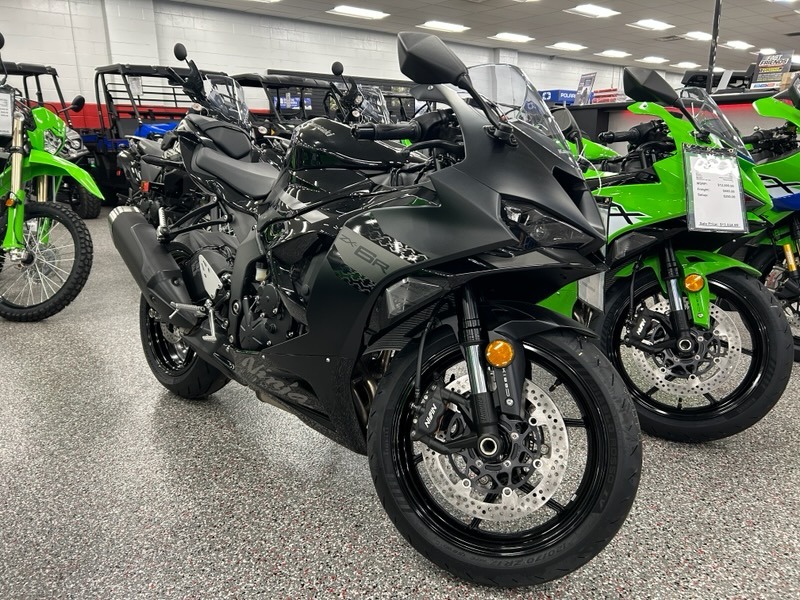 2027 Ninja® ZX-6R ABS