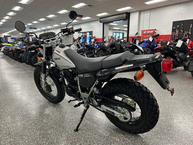 2027 Yamaha TW200 3
