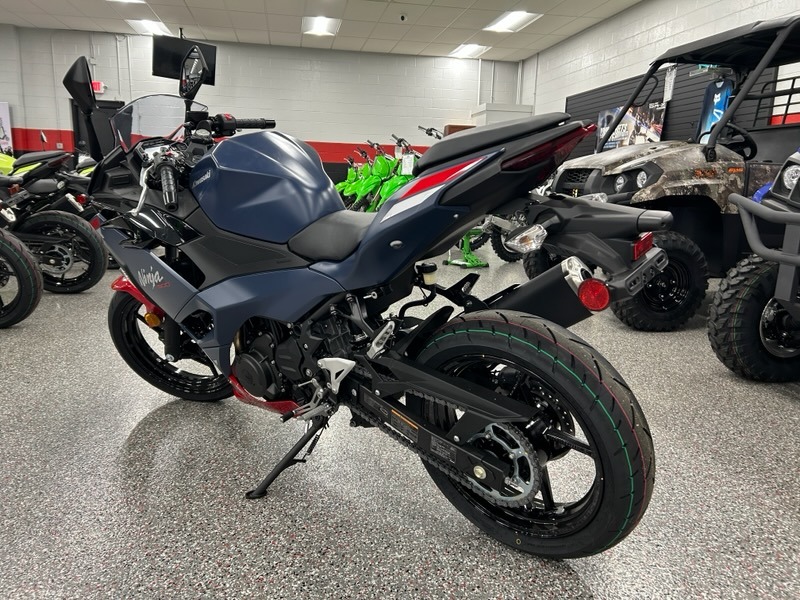 2026 Kawasaki Ninja® 500 ABS 3