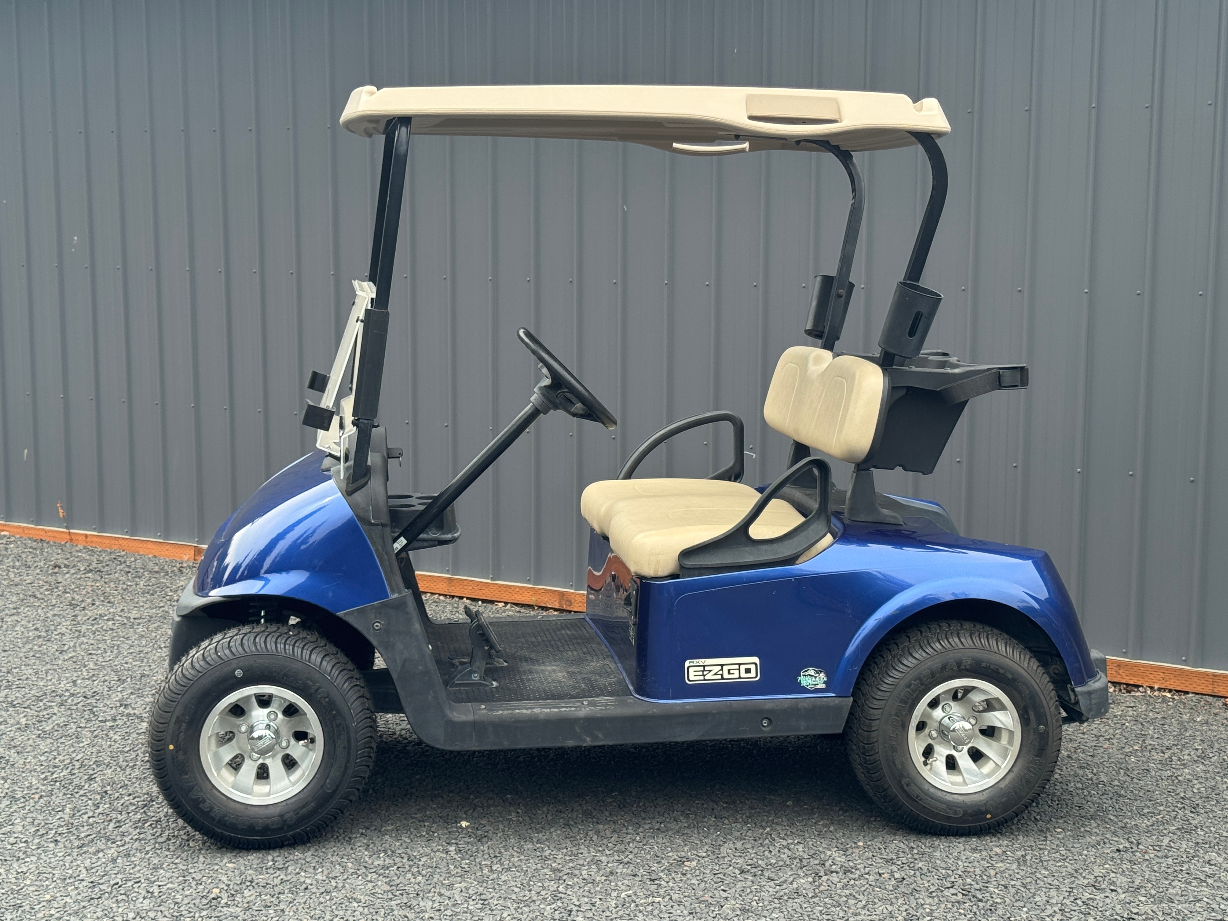 2018 E-Z-GO Freedom RXV 48V Electric Golf Cart — photo 2