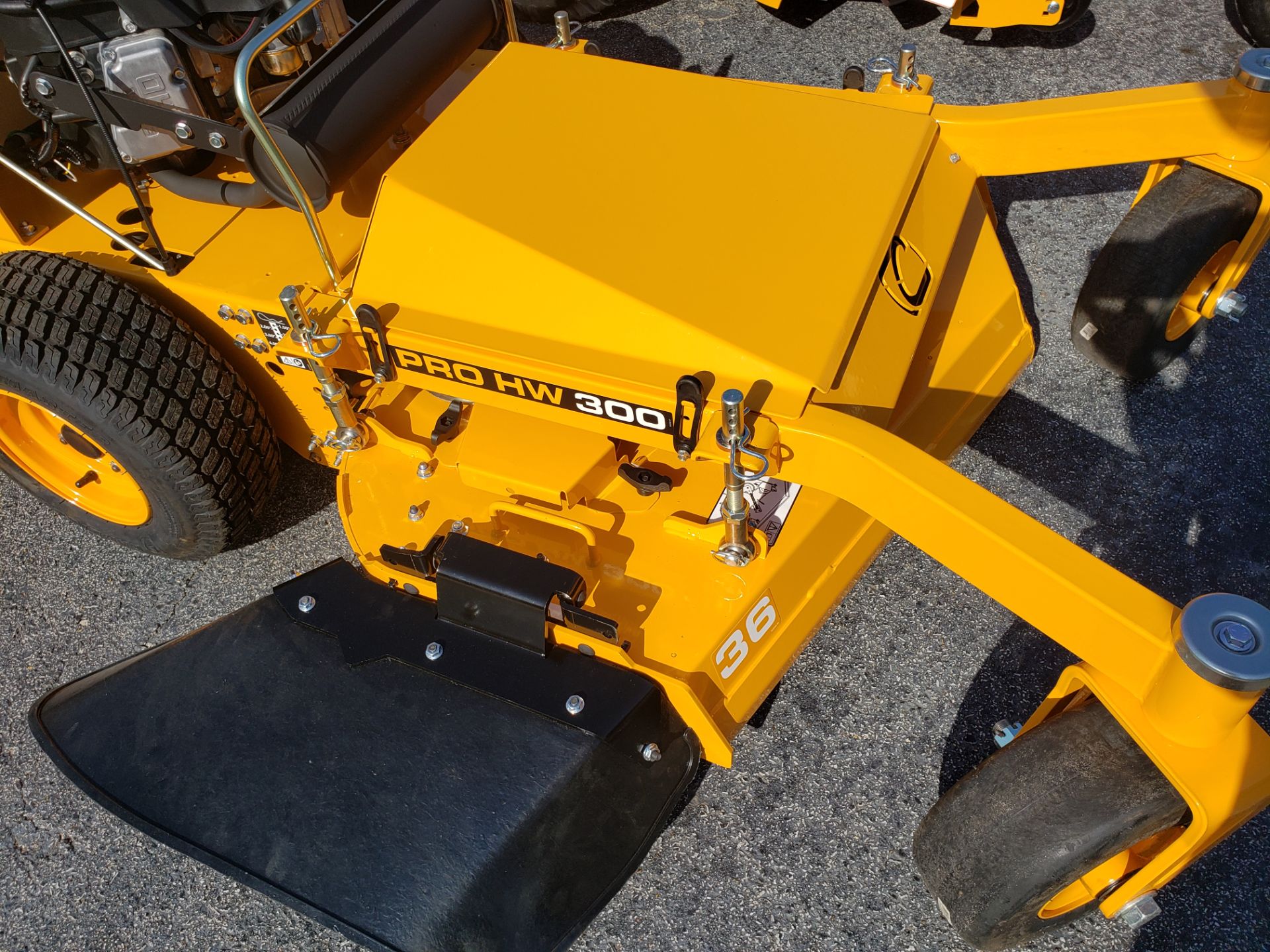 New Cub Cadet Pro HW 336 36 in. Kawasaki FS481V 14.5 hp, Tuscumbia