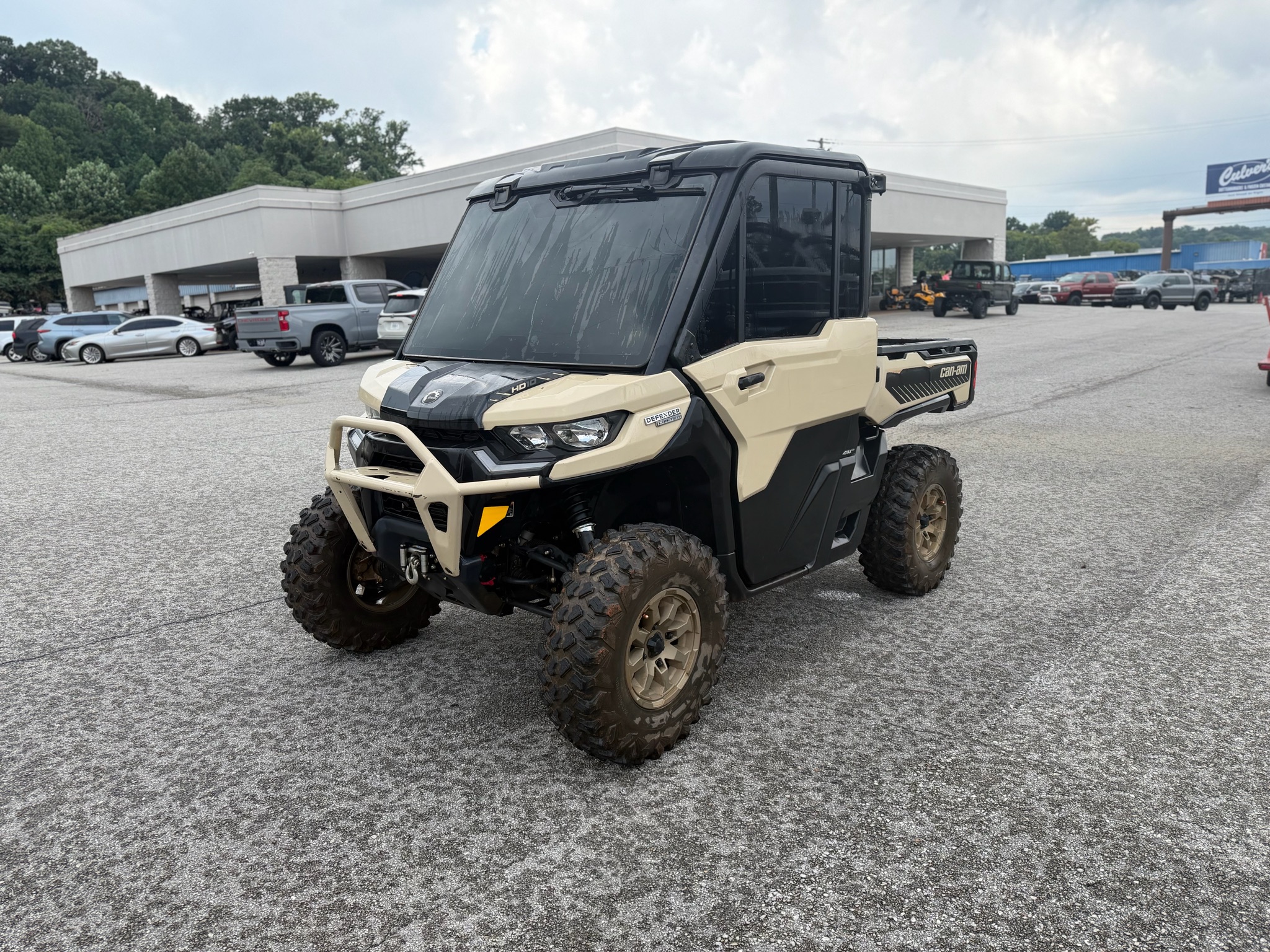 2024 Can-Am™ Defender Limited 1