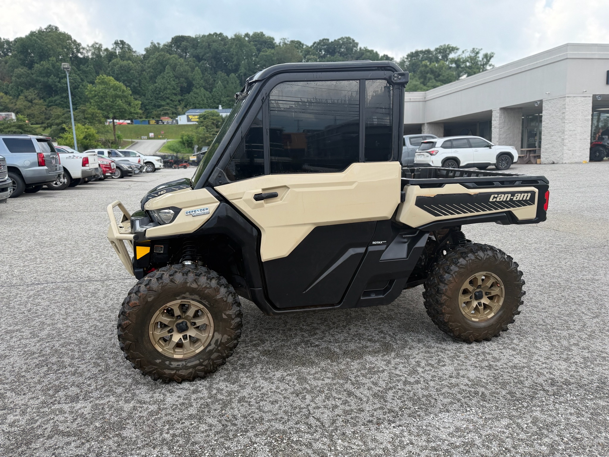 2024 Can-Am™ Defender Limited 2
