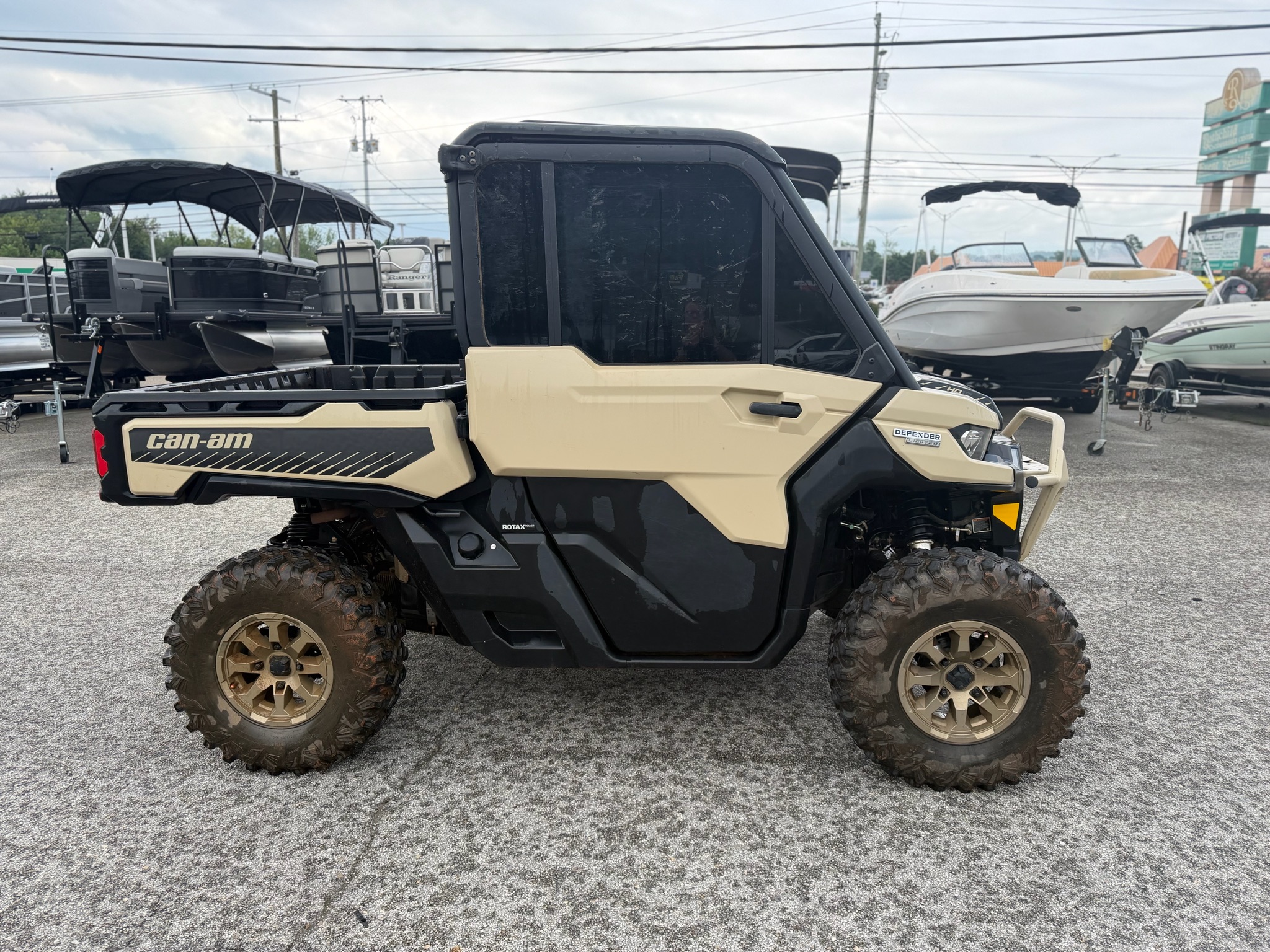 2024 Can-Am™ Defender Limited 3