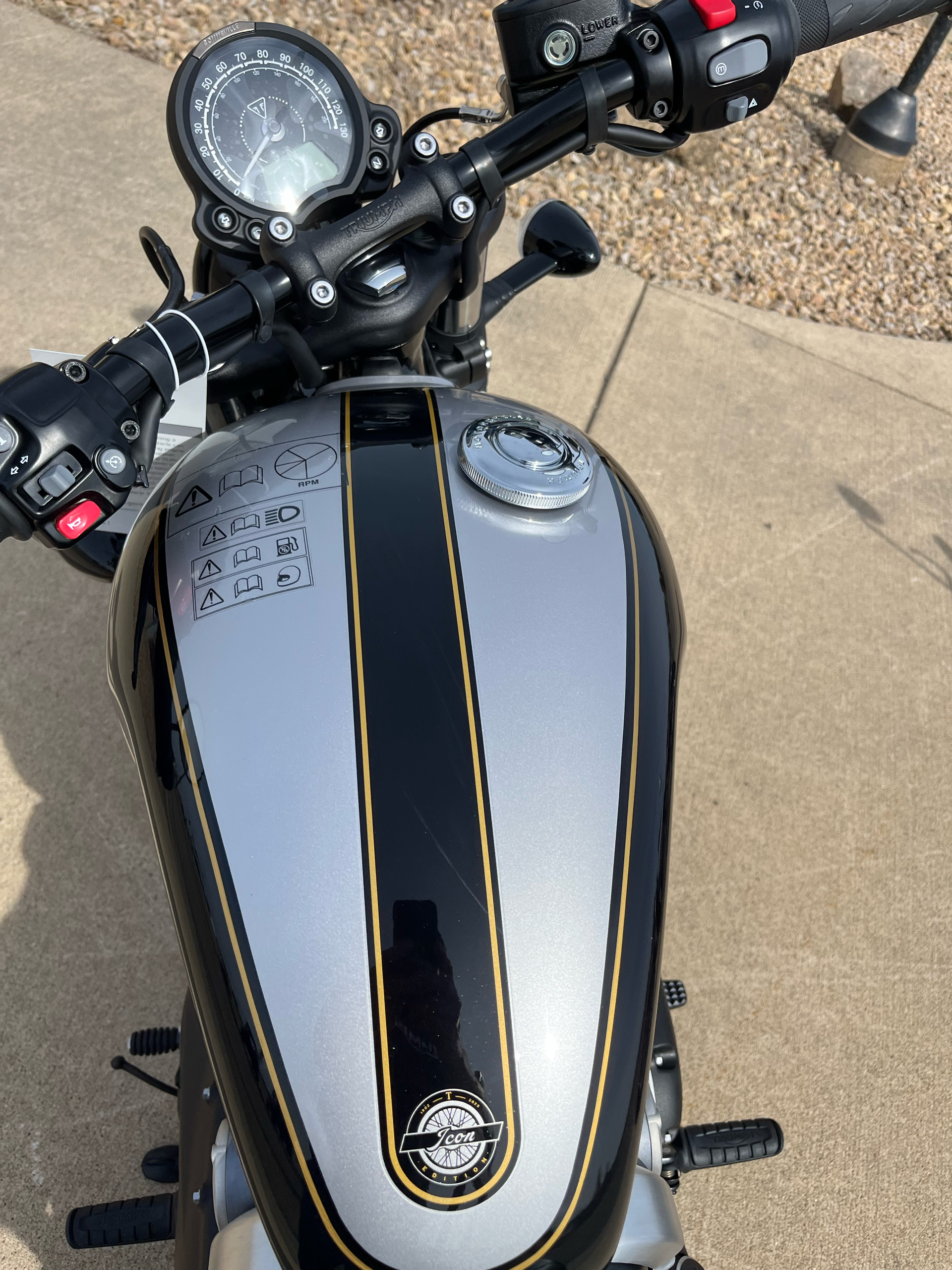 2025 Triumph Bonneville Bobber in Belle Plaine, Minnesota - Photo 6
