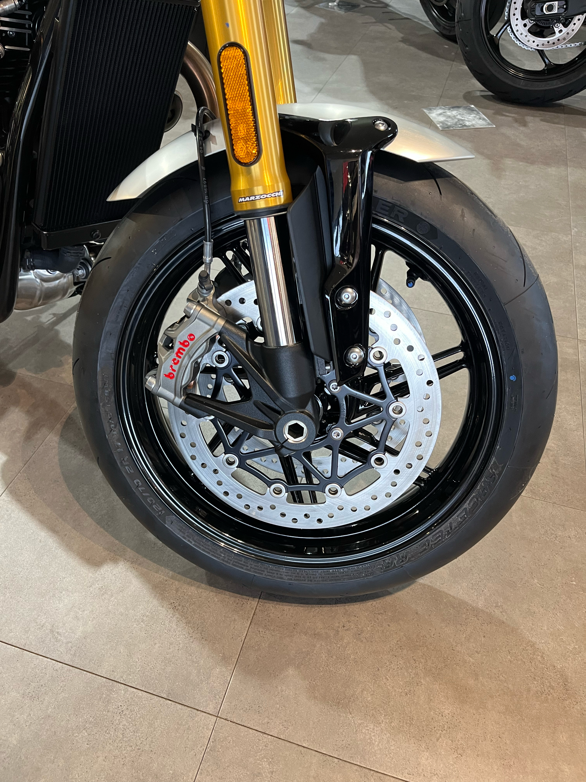 2025 Triumph Speed Twin 1200 RS in Belle Plaine, Minnesota - Photo 12