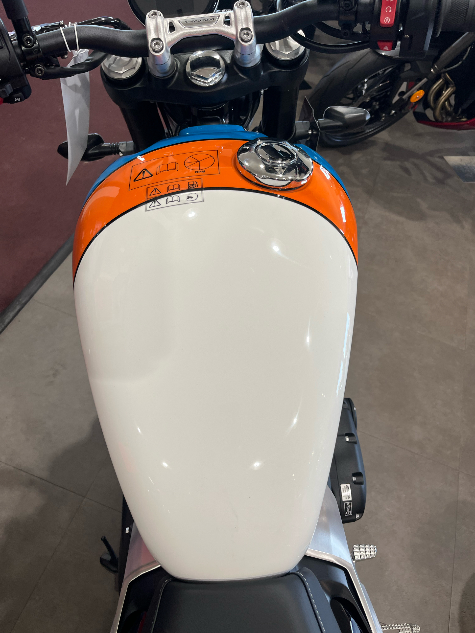 2025 Triumph Speed Twin 900 in Belle Plaine, Minnesota - Photo 9