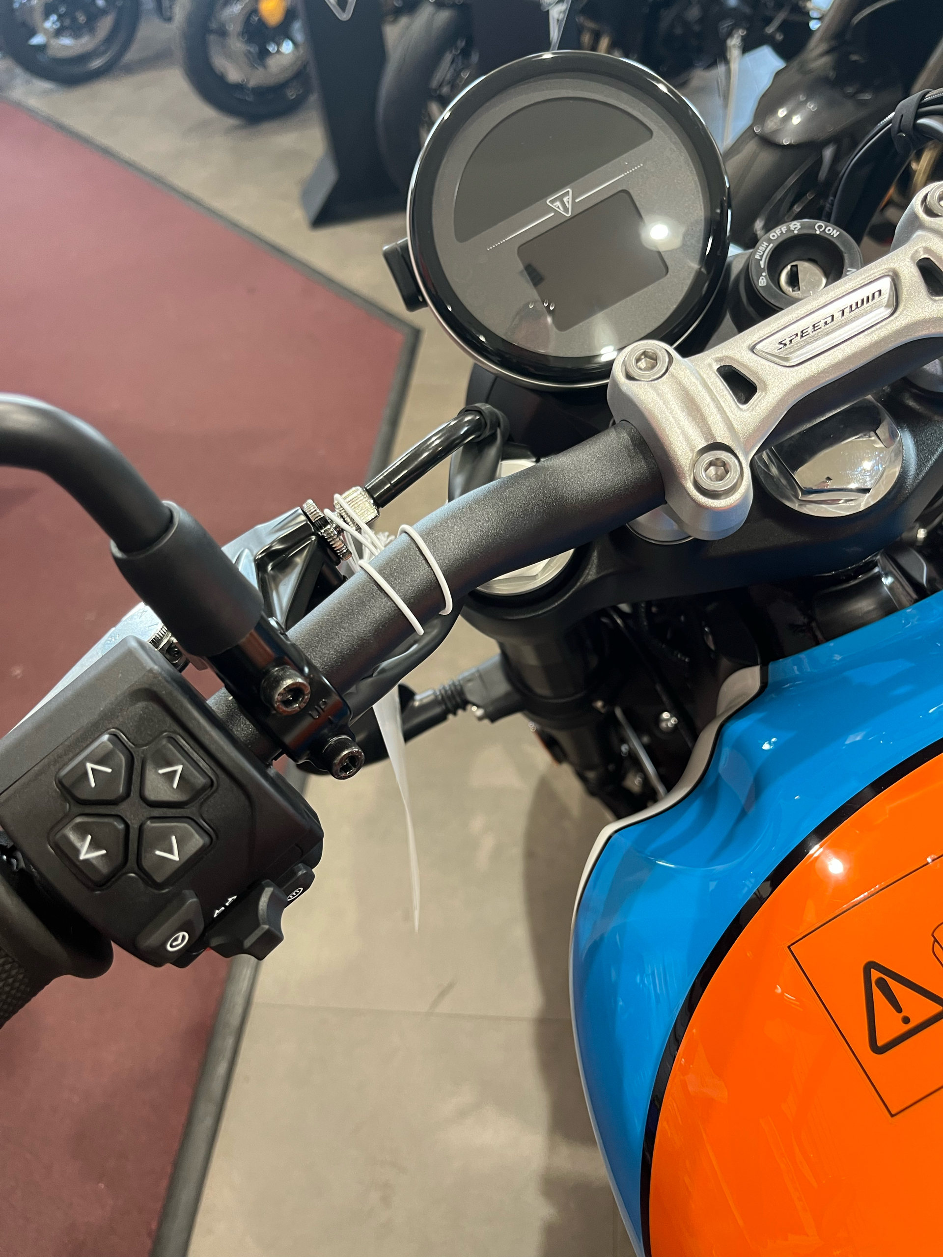2025 Triumph Speed Twin 900 in Belle Plaine, Minnesota - Photo 10