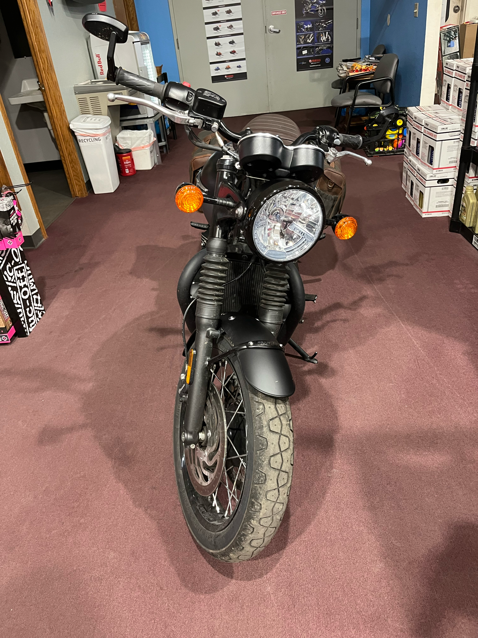 2022 Triumph Bonneville T120 Black in Belle Plaine, Minnesota - Photo 2