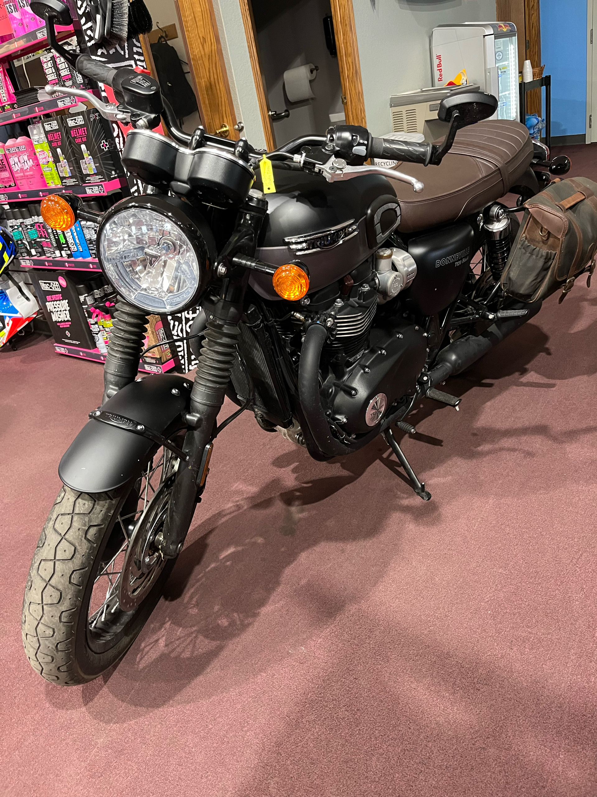 2022 Triumph Bonneville T120 Black in Belle Plaine, Minnesota - Photo 3