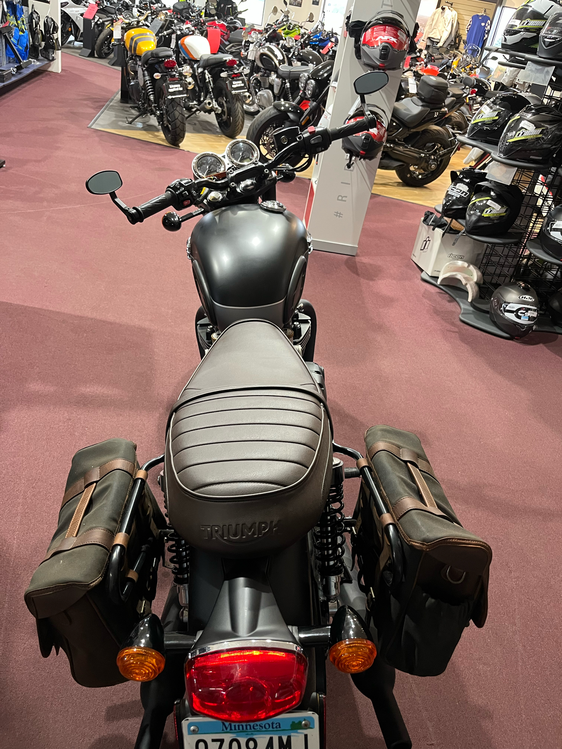 2022 Triumph Bonneville T120 Black in Belle Plaine, Minnesota - Photo 4