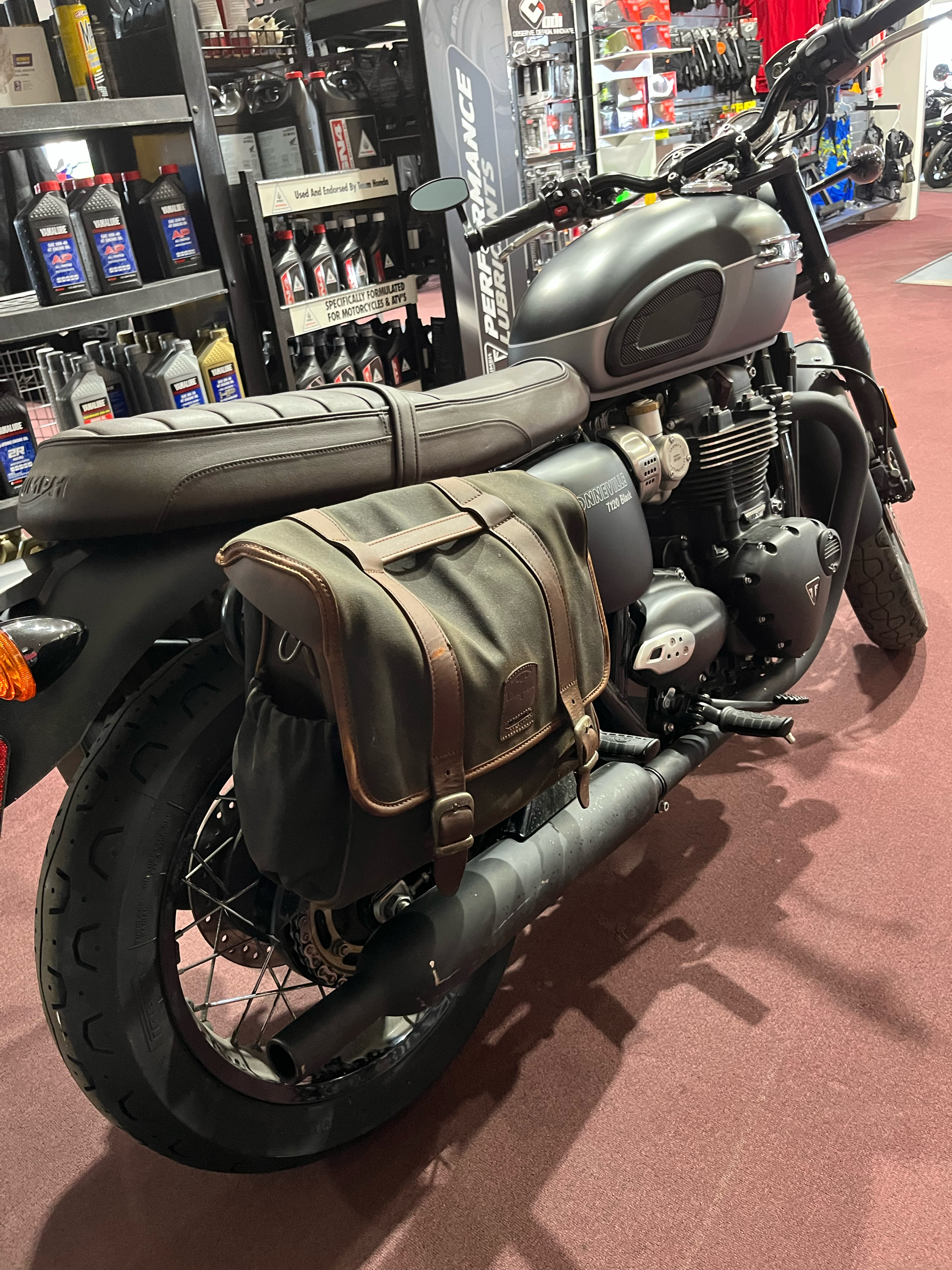 2022 Triumph Bonneville T120 Black in Belle Plaine, Minnesota - Photo 5