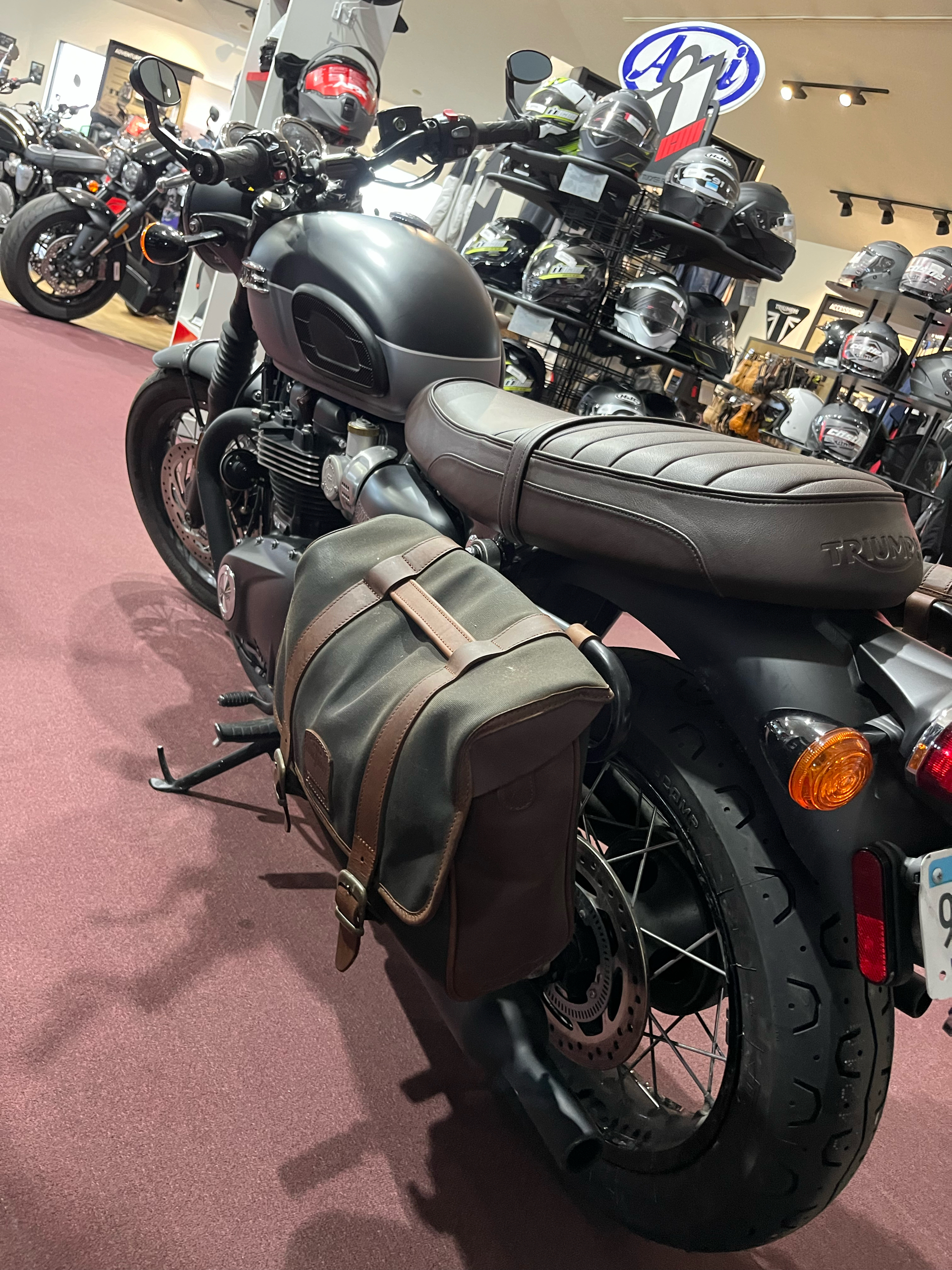 2022 Triumph Bonneville T120 Black in Belle Plaine, Minnesota - Photo 6