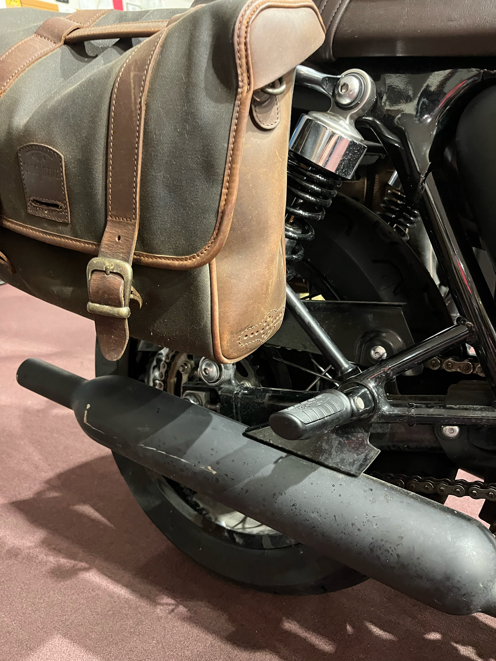 2022 Triumph Bonneville T120 Black in Belle Plaine, Minnesota - Photo 9