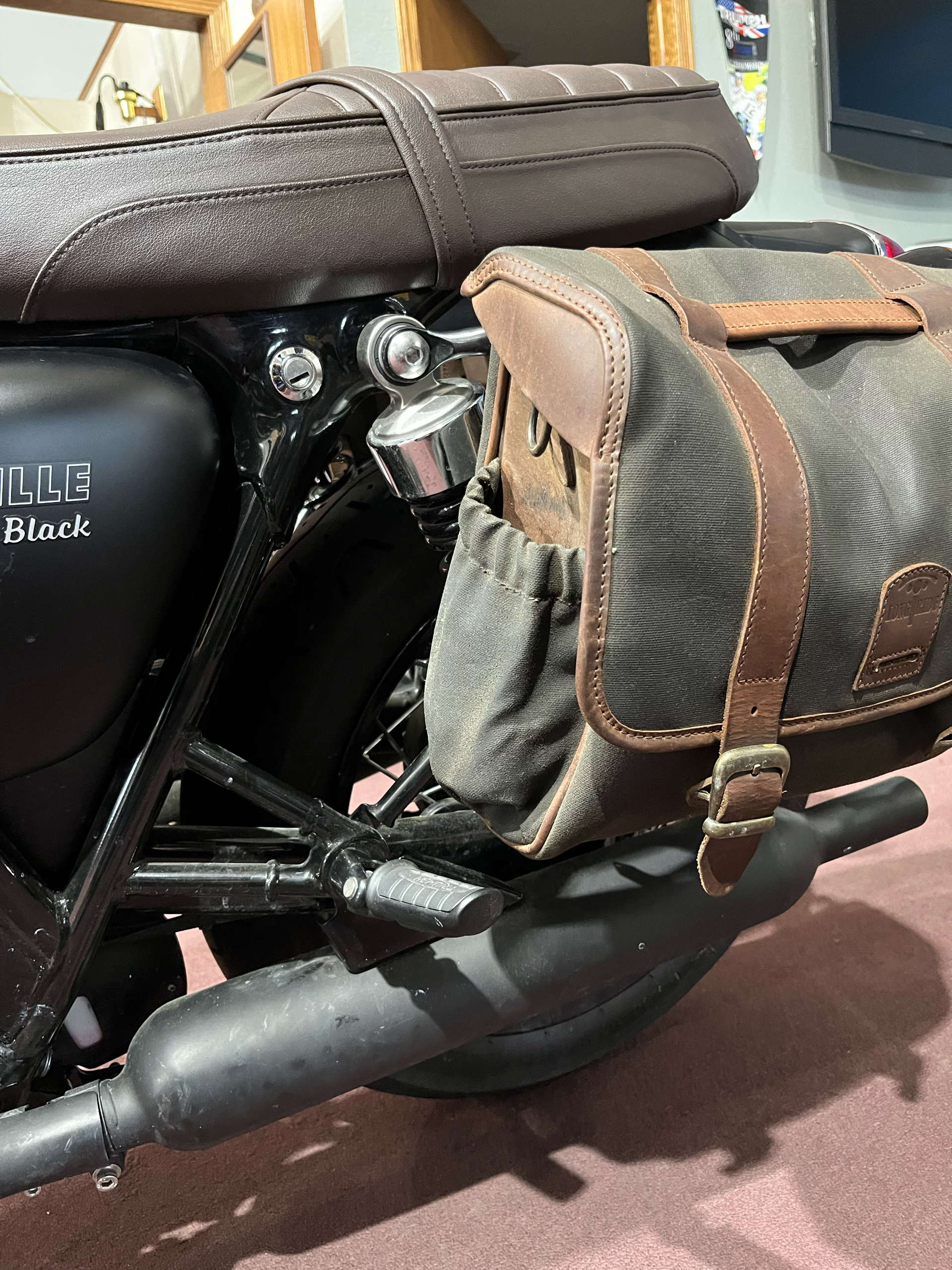 2022 Triumph Bonneville T120 Black in Belle Plaine, Minnesota - Photo 11