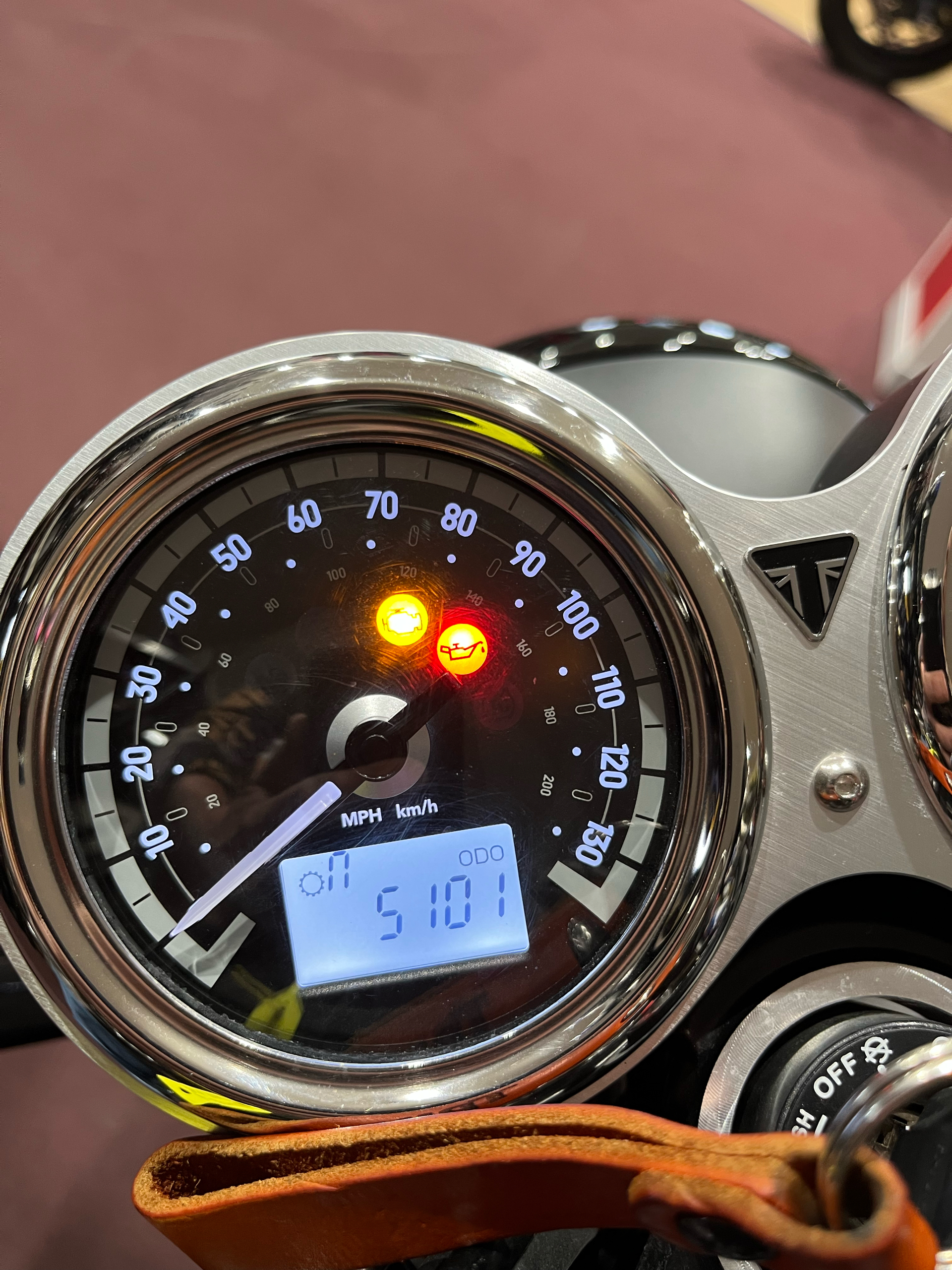 2022 Triumph Bonneville T120 Black in Belle Plaine, Minnesota - Photo 12