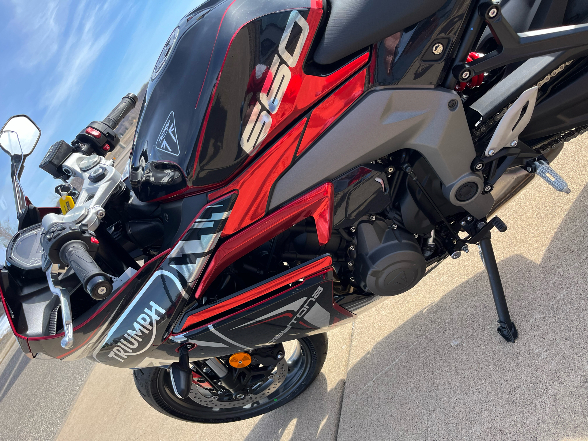 2025 Triumph Daytona 660 in Belle Plaine, Minnesota - Photo 10