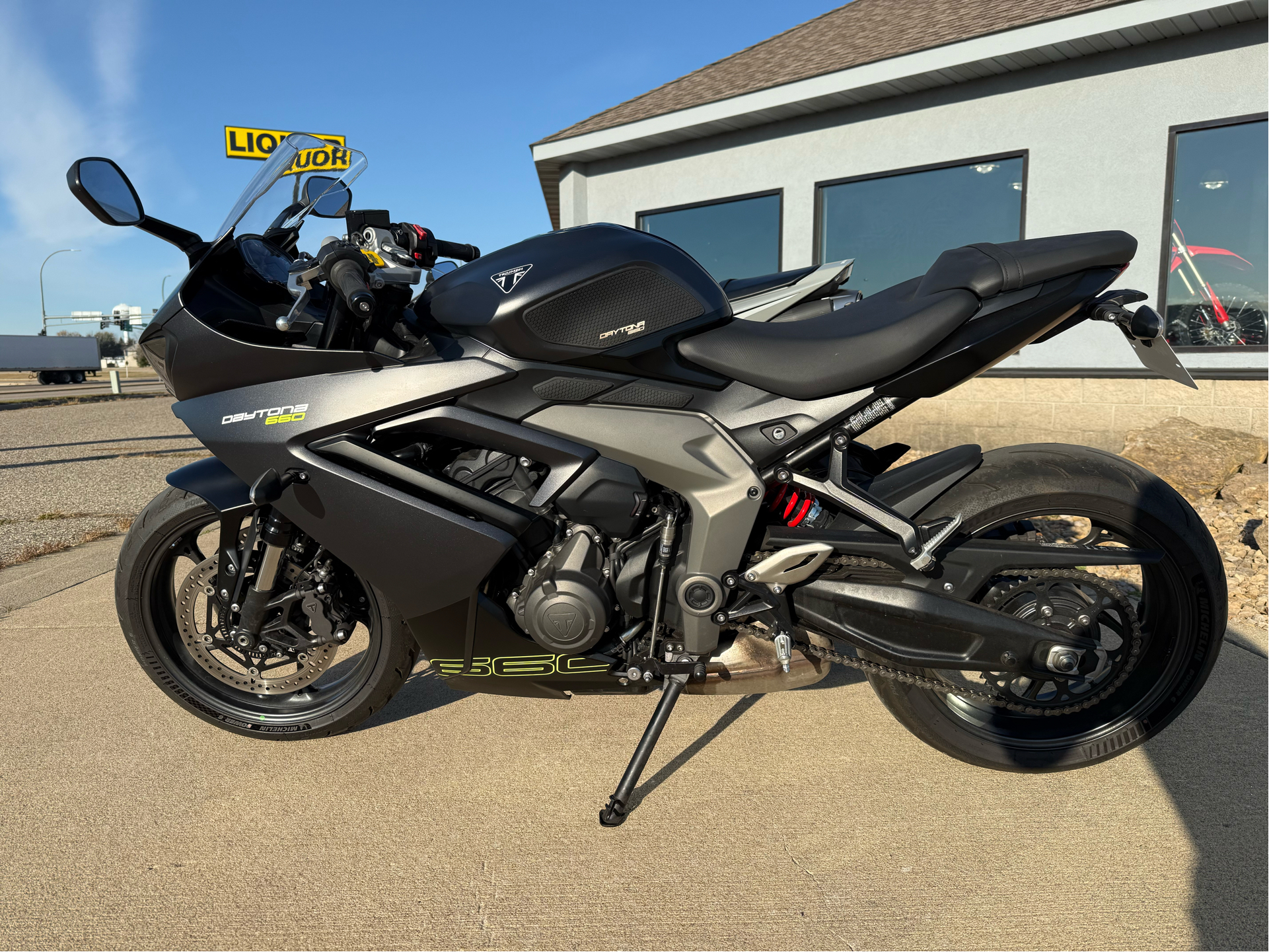 2025 Triumph Daytona 660 in Belle Plaine, Minnesota - Photo 2