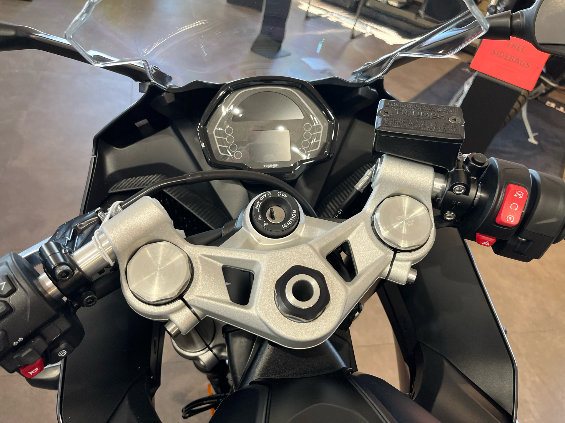 2025 Triumph Daytona 660 in Belle Plaine, Minnesota - Photo 8