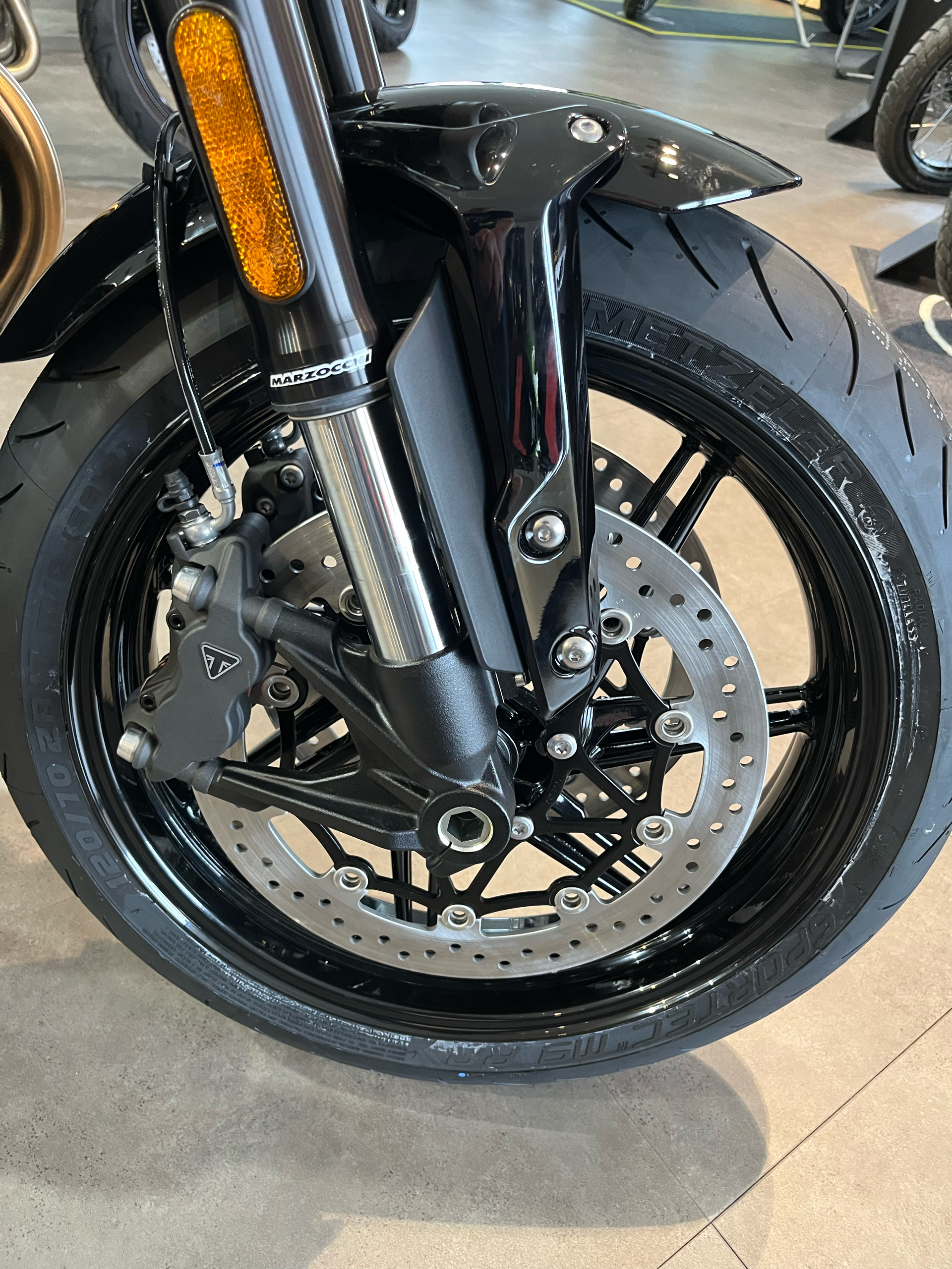 2025 Triumph Speed Twin 1200 in Belle Plaine, Minnesota - Photo 2