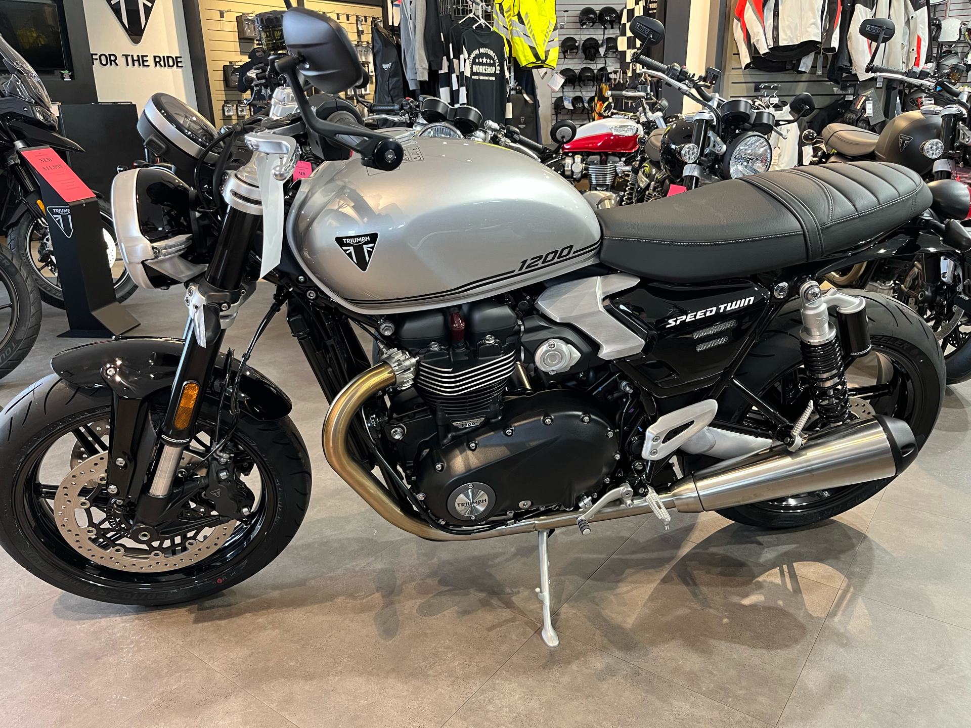 2025 Triumph Speed Twin 1200 in Belle Plaine, Minnesota - Photo 4