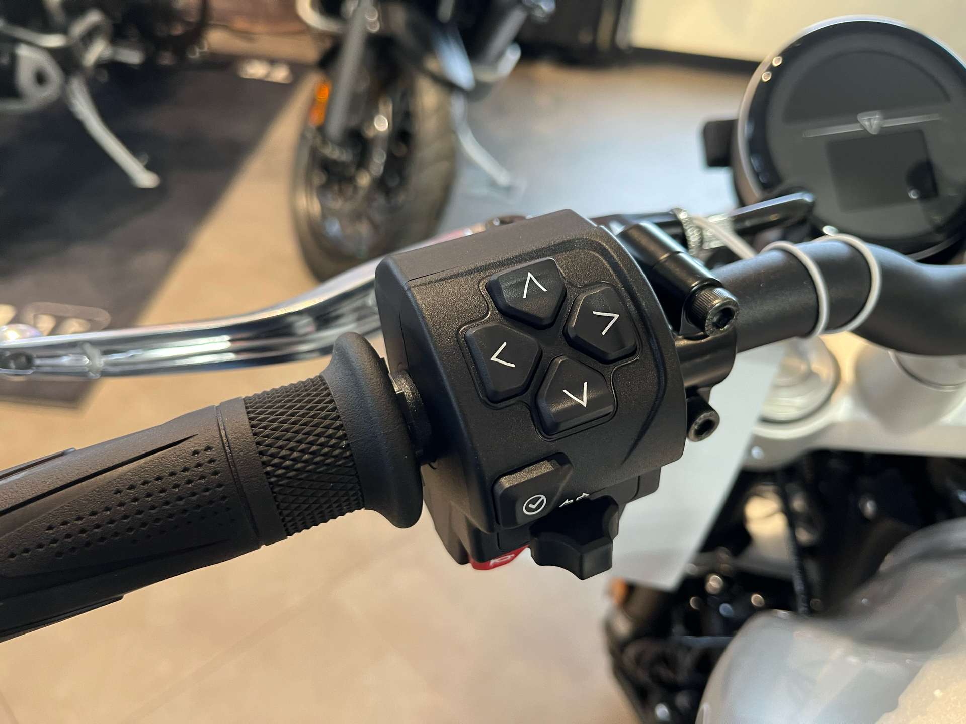 2025 Triumph Speed Twin 1200 in Belle Plaine, Minnesota - Photo 5