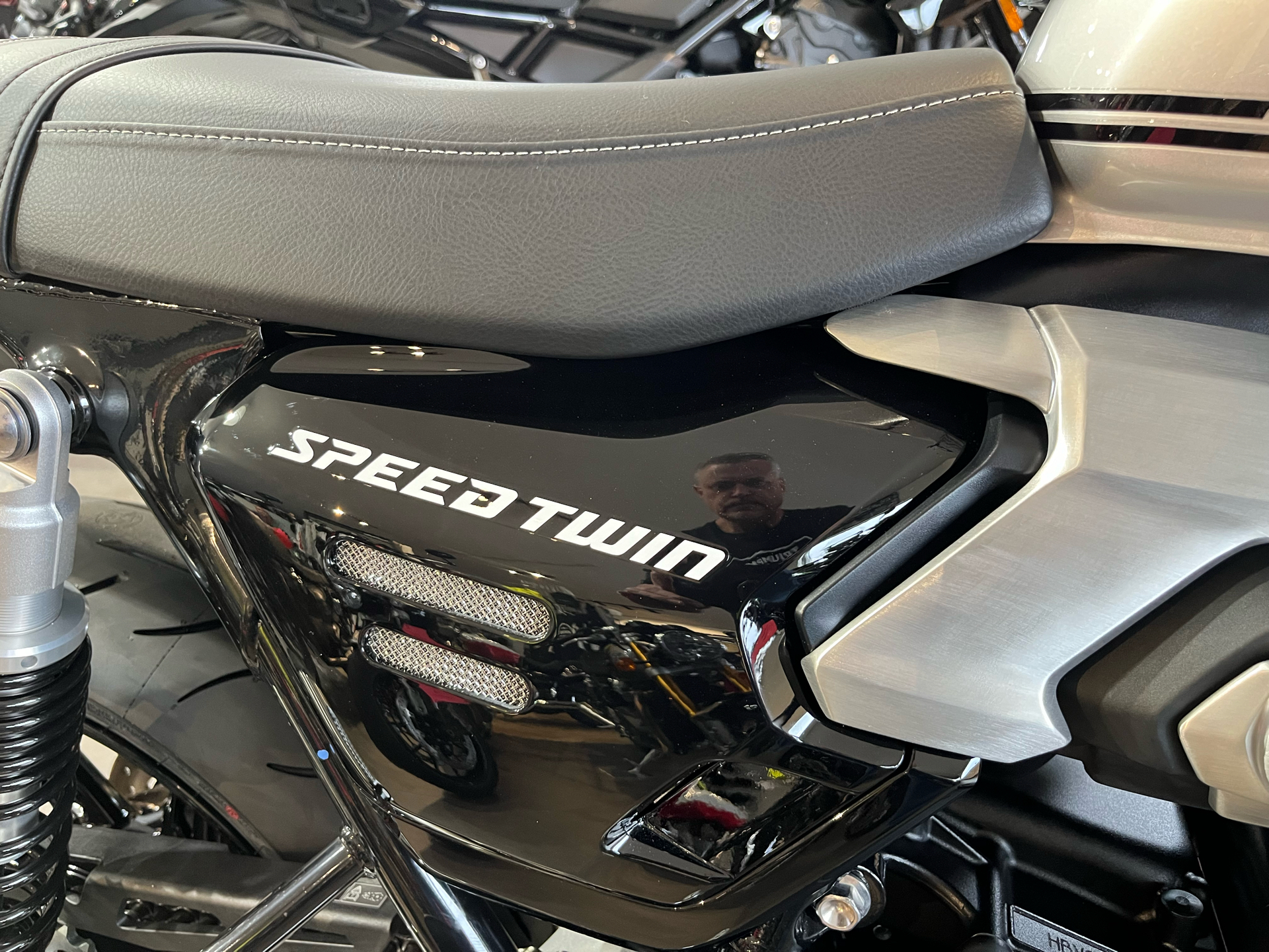 2025 Triumph Speed Twin 1200 in Belle Plaine, Minnesota - Photo 11