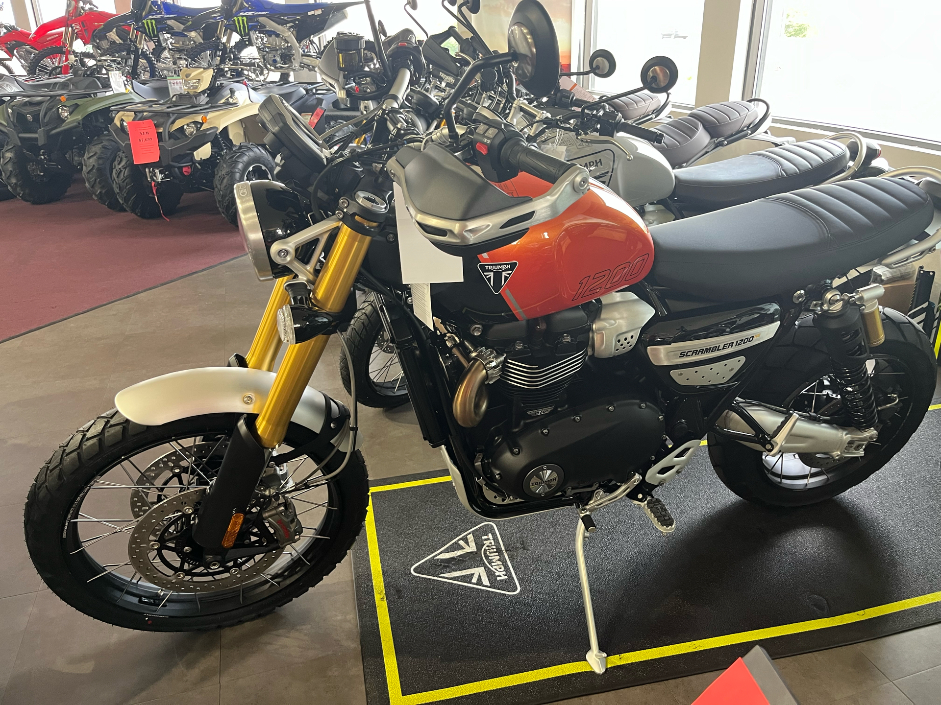 2025 Triumph Scrambler 1200 XE in Belle Plaine, Minnesota - Photo 2