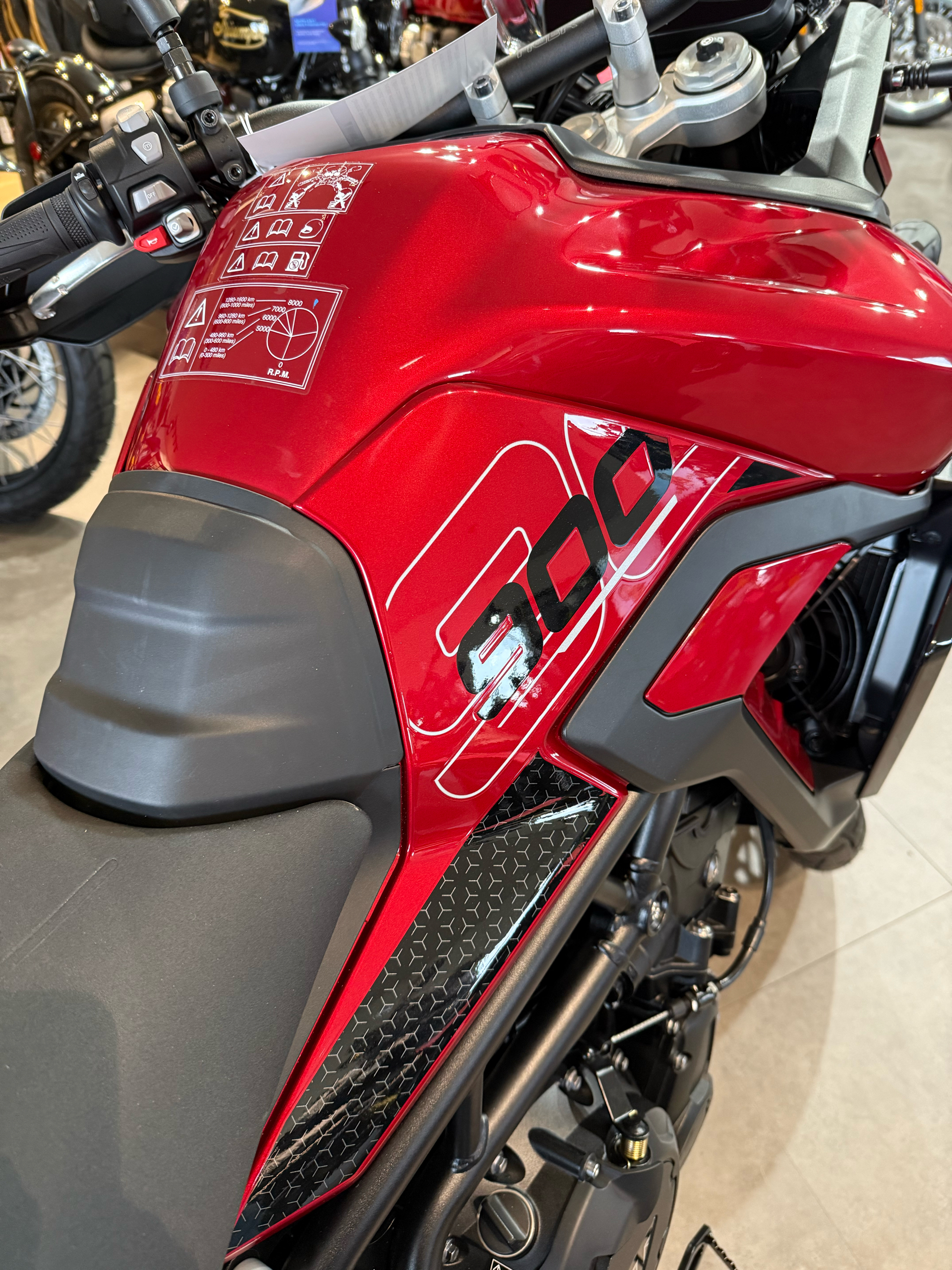 2025 Triumph Tiger 900 GT Pro in Belle Plaine, Minnesota - Photo 10