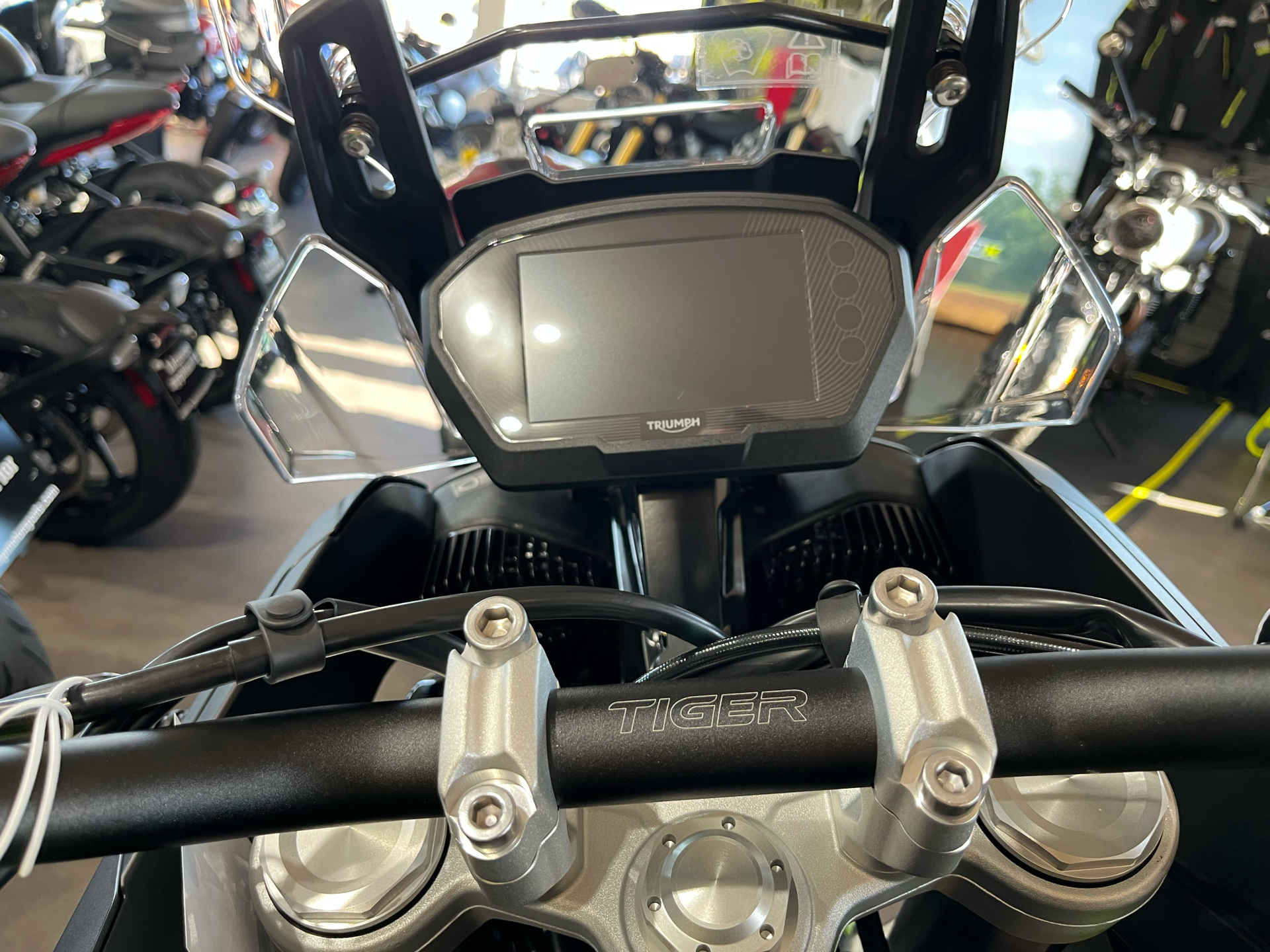 2025 Triumph Tiger 850 Sport in Belle Plaine, Minnesota - Photo 3