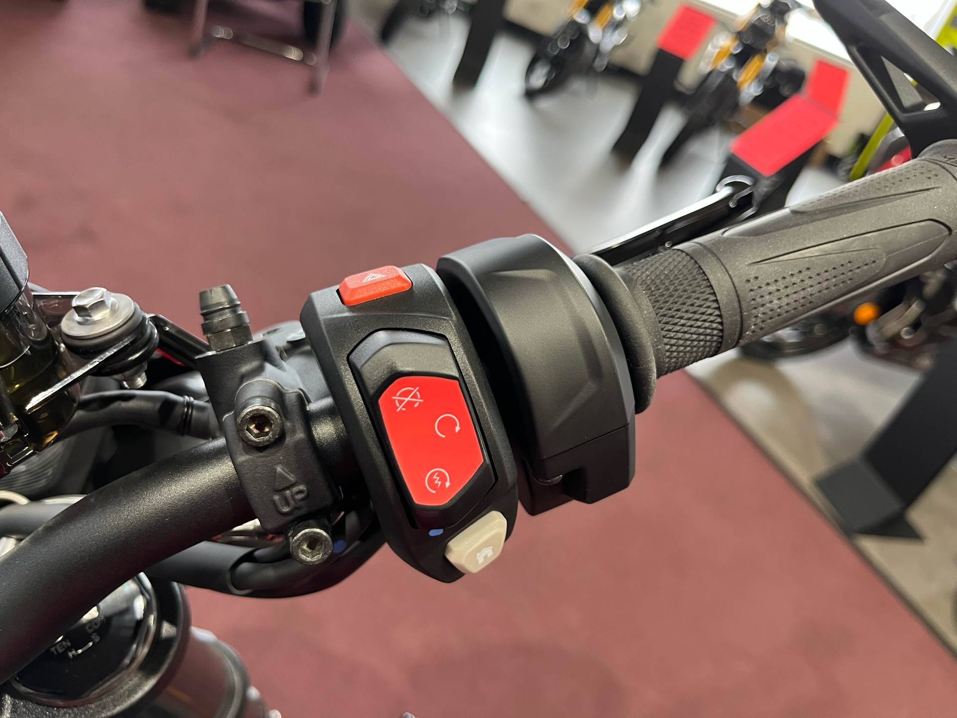 2025 Triumph Street Triple 765 RS in Belle Plaine, Minnesota - Photo 11