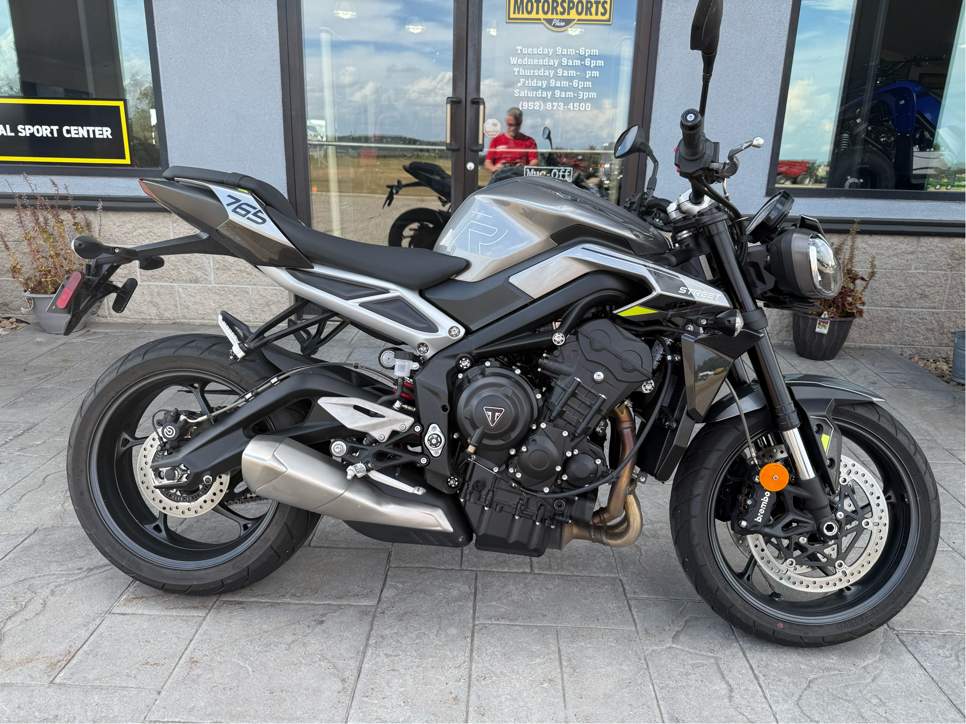 2024 Triumph Street Triple 765 R in Belle Plaine, Minnesota - Photo 8