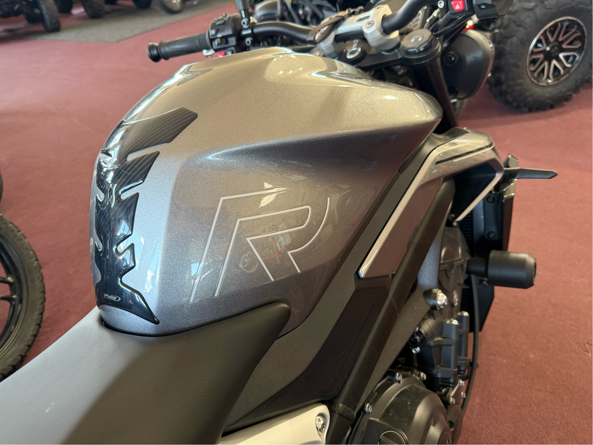 2024 Triumph Street Triple 765 R in Belle Plaine, Minnesota - Photo 10