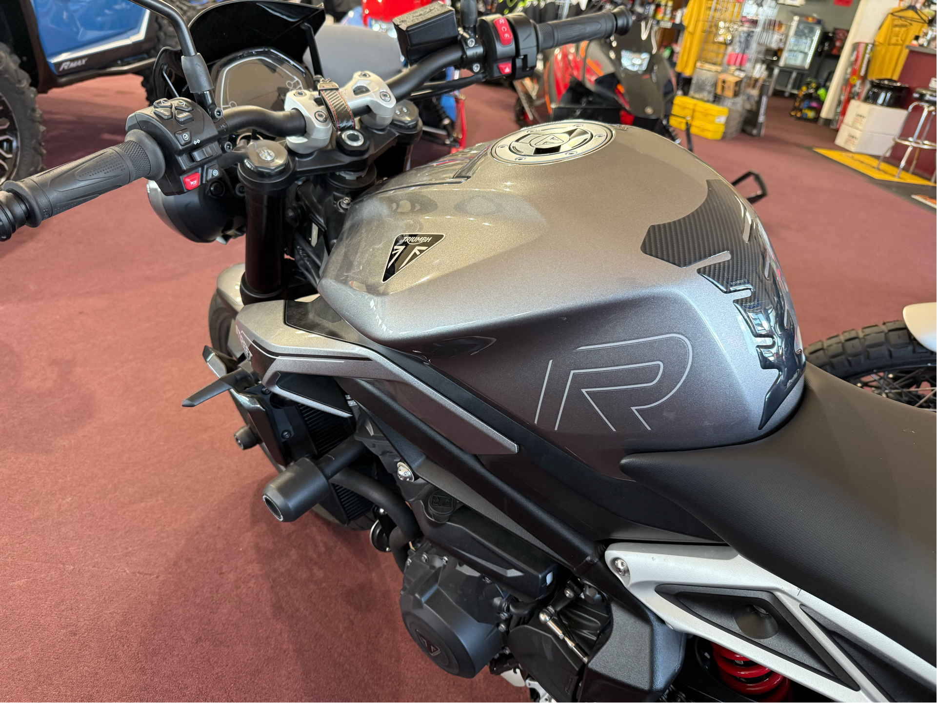 2024 Triumph Street Triple 765 R in Belle Plaine, Minnesota - Photo 11