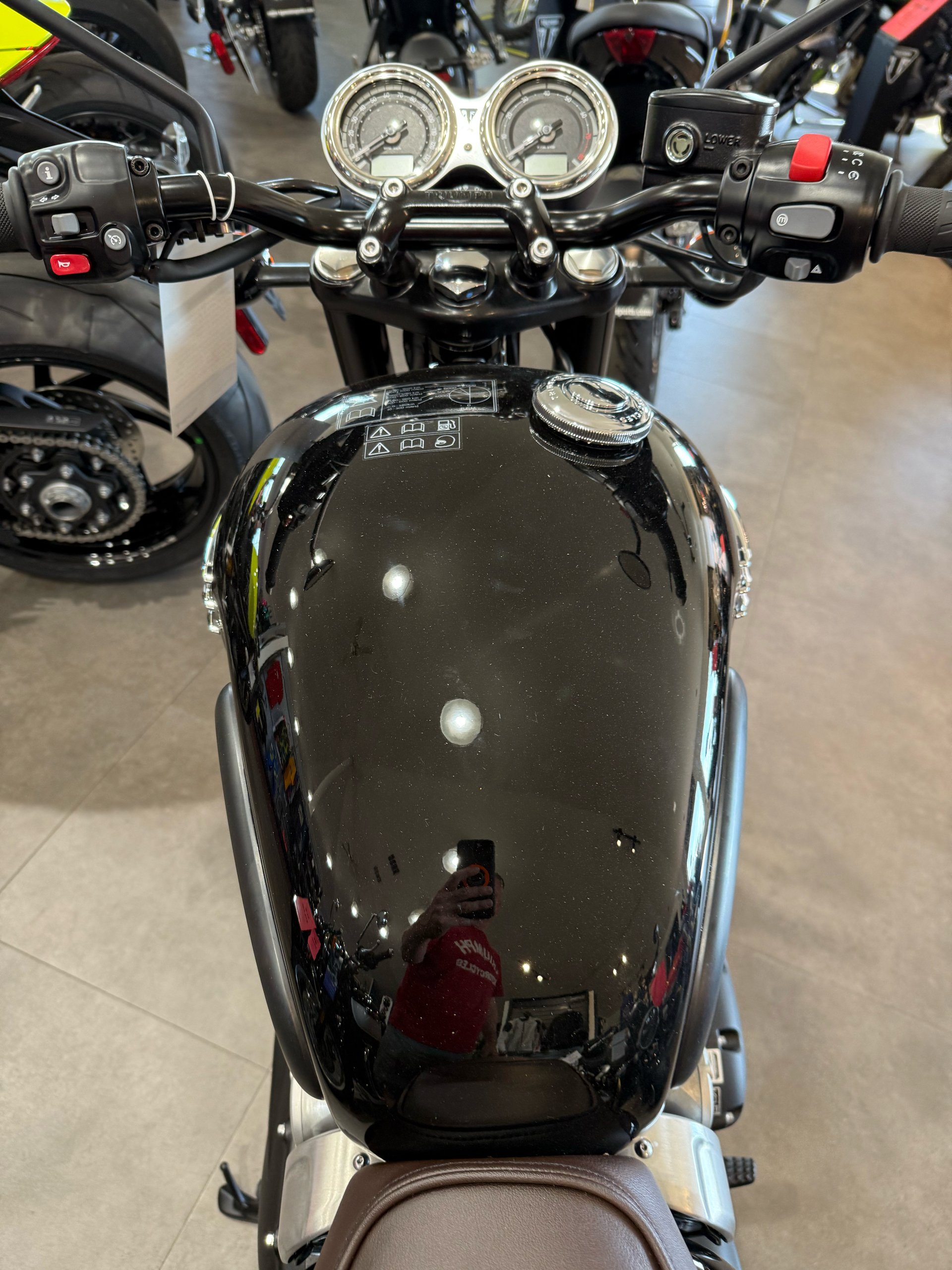 2025 Triumph Bonneville T120 Black in Belle Plaine, Minnesota - Photo 3