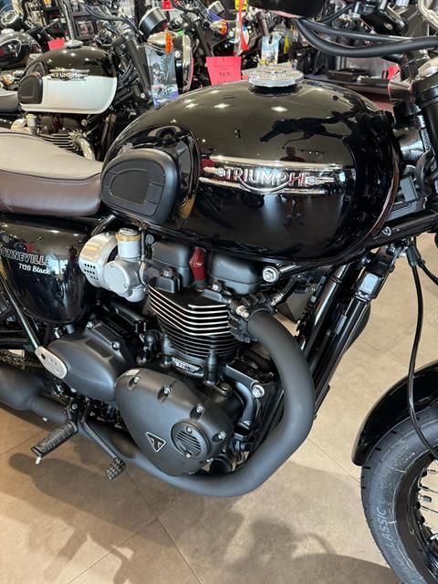 2025 Triumph Bonneville T120 Black in Belle Plaine, Minnesota - Photo 9