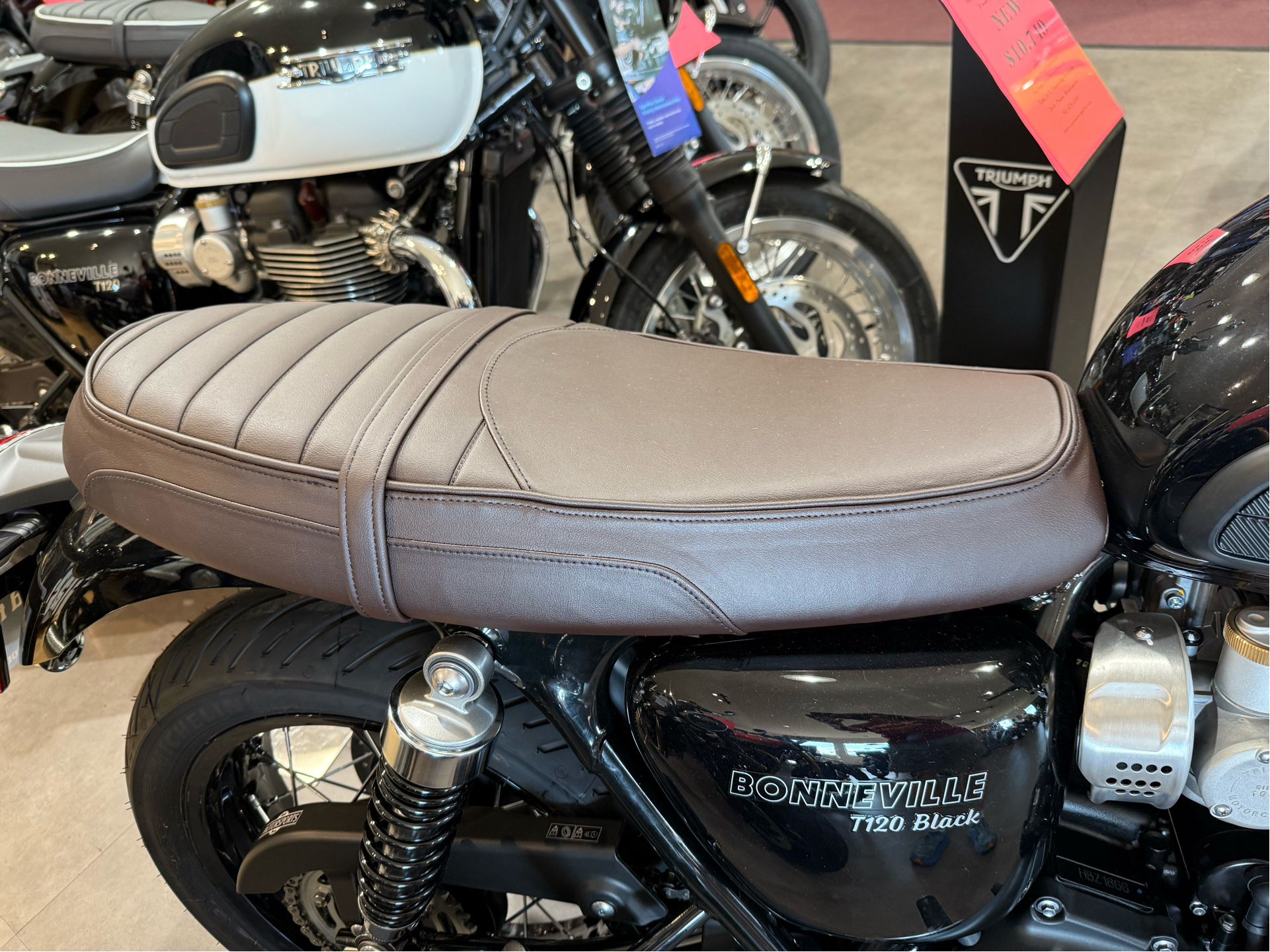 2025 Triumph Bonneville T120 Black in Belle Plaine, Minnesota - Photo 10