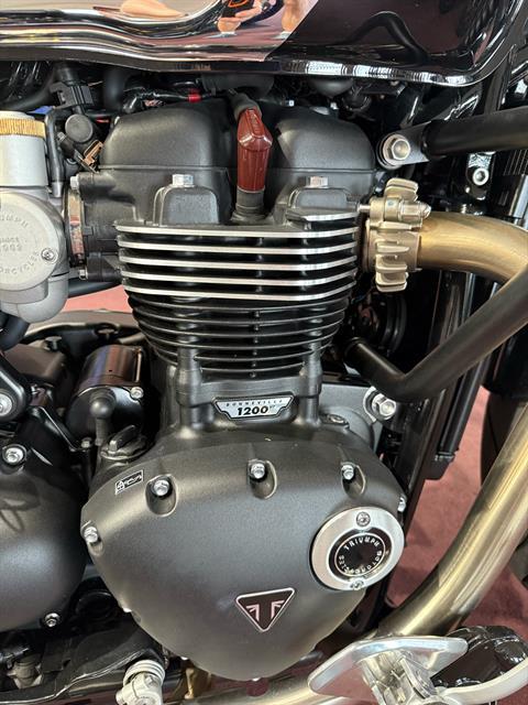 2023 Triumph Bonneville Bobber Chrome Edition in Belle Plaine, Minnesota - Photo 3