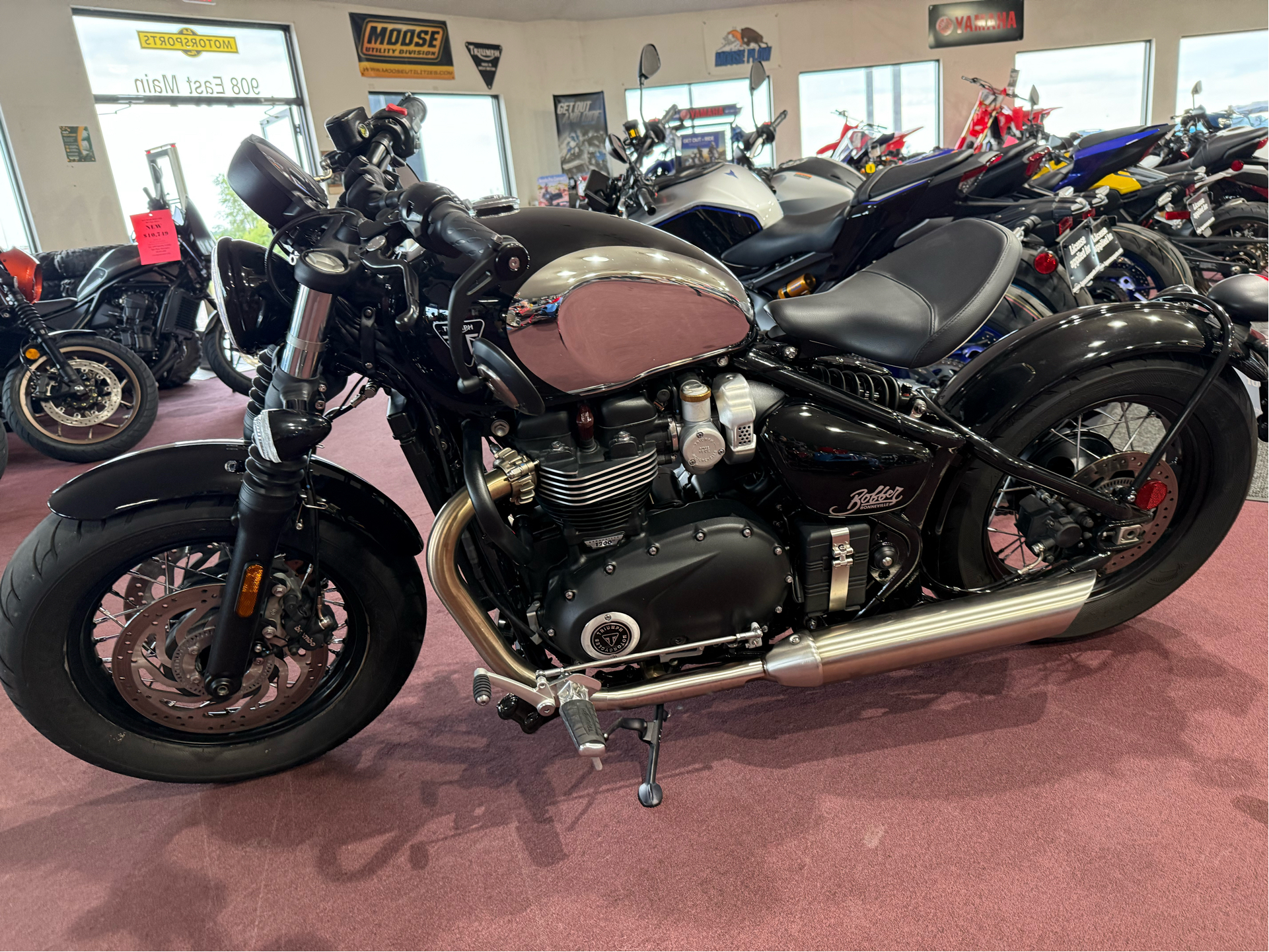 2023 Triumph Bonneville Bobber Chrome Edition in Belle Plaine, Minnesota - Photo 2
