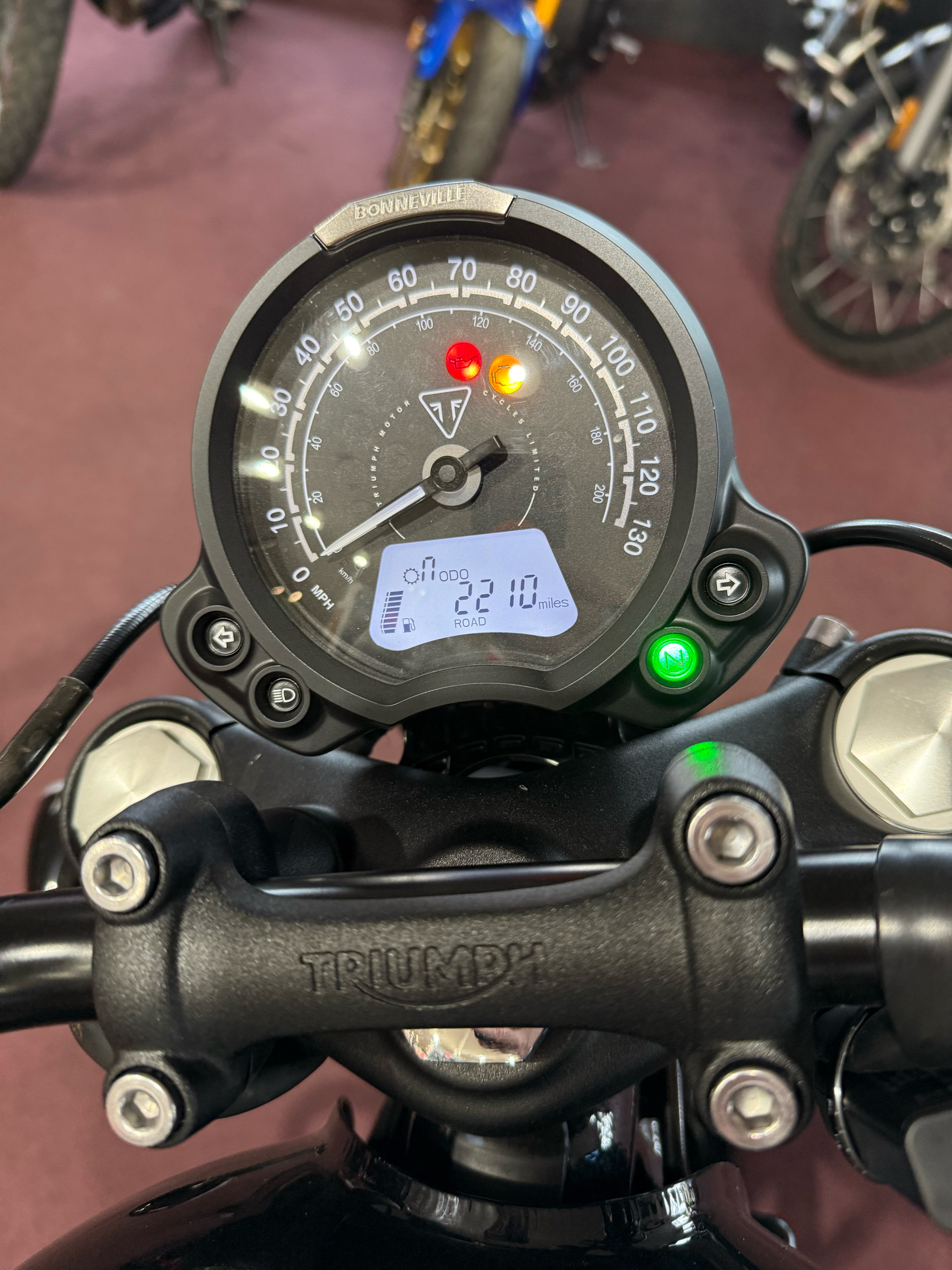 2023 Triumph Bonneville Bobber Chrome Edition in Belle Plaine, Minnesota - Photo 9
