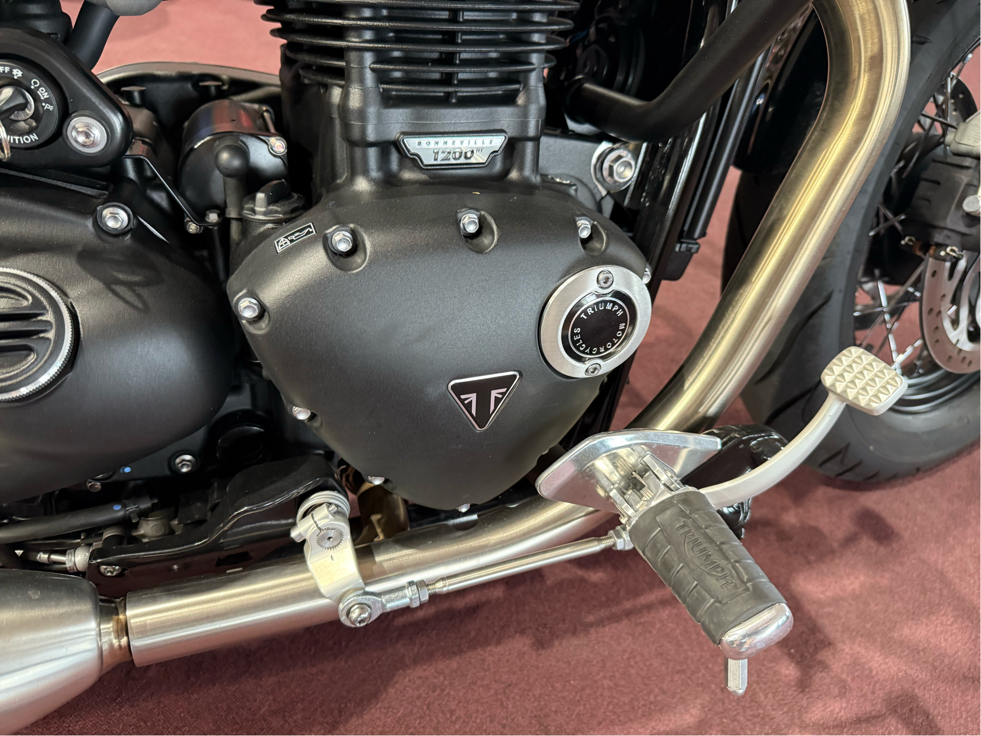 2023 Triumph Bonneville Bobber Chrome Edition in Belle Plaine, Minnesota - Photo 10
