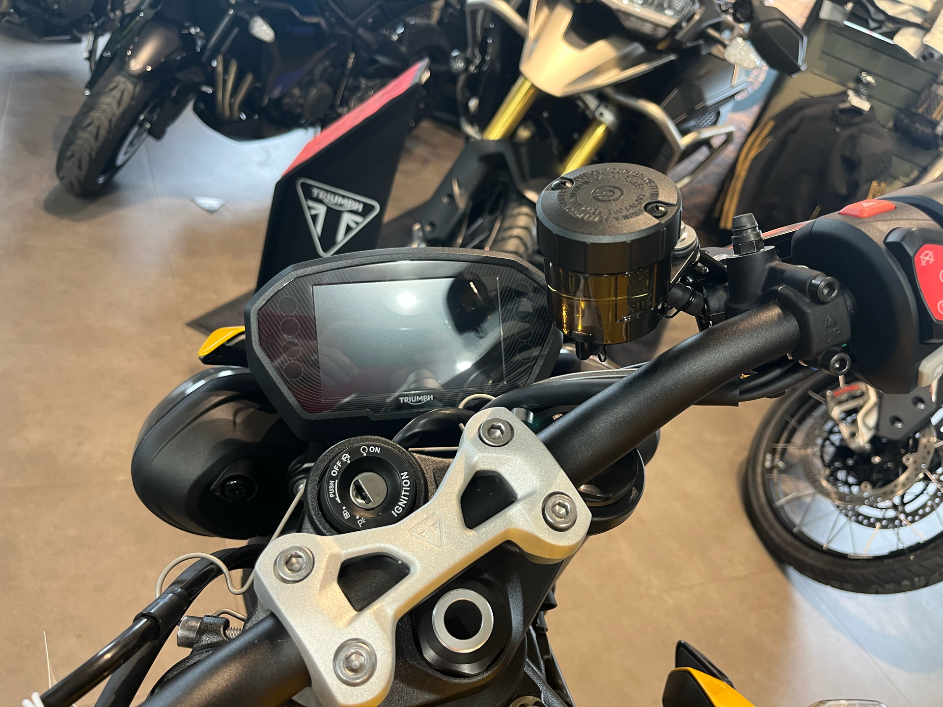 2025 Triumph Street Triple 765 RS in Belle Plaine, Minnesota - Photo 5